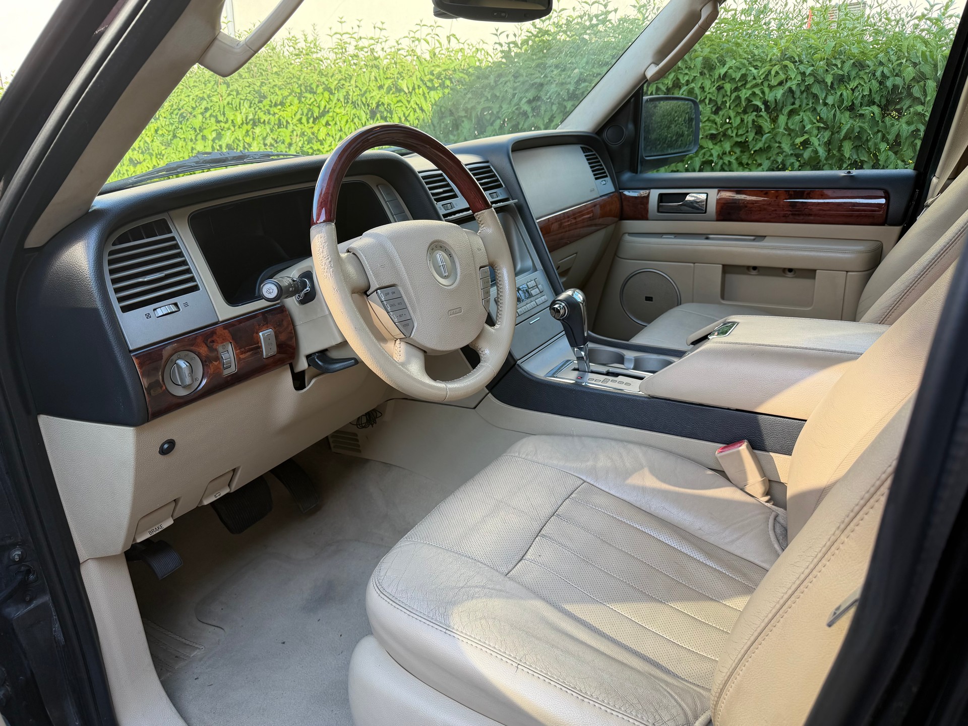 LINCOLN Ford Lincoln Navigator-image-4