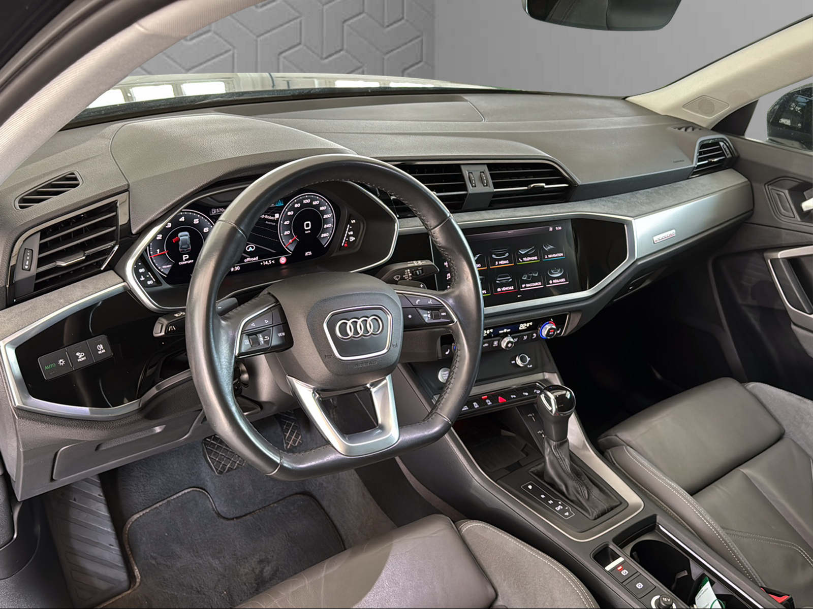 AUDI Q3 40 TFSI advanced quattro S-tronic-image-11