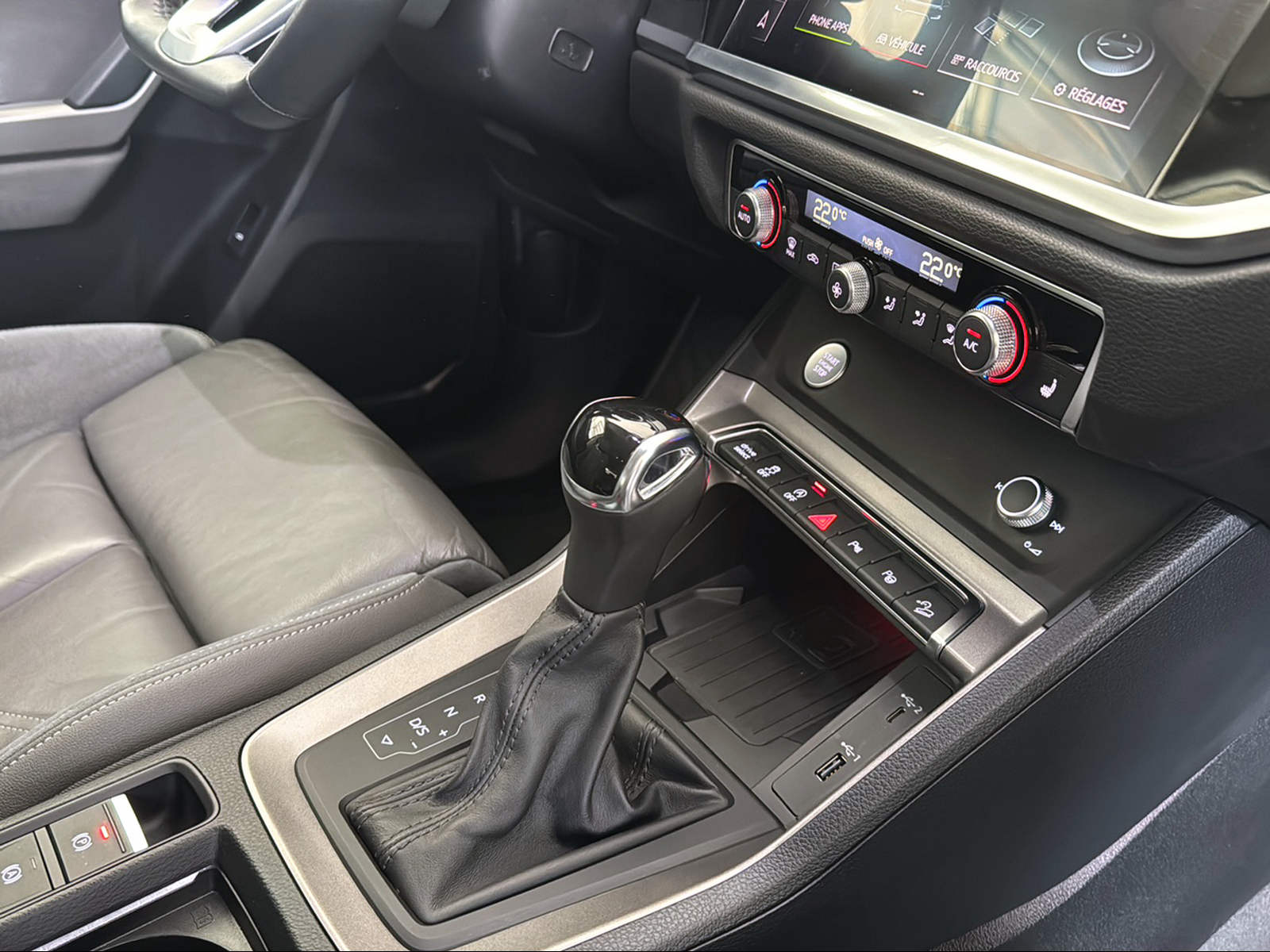 AUDI Q3 40 TFSI advanced quattro S-tronic-image-14