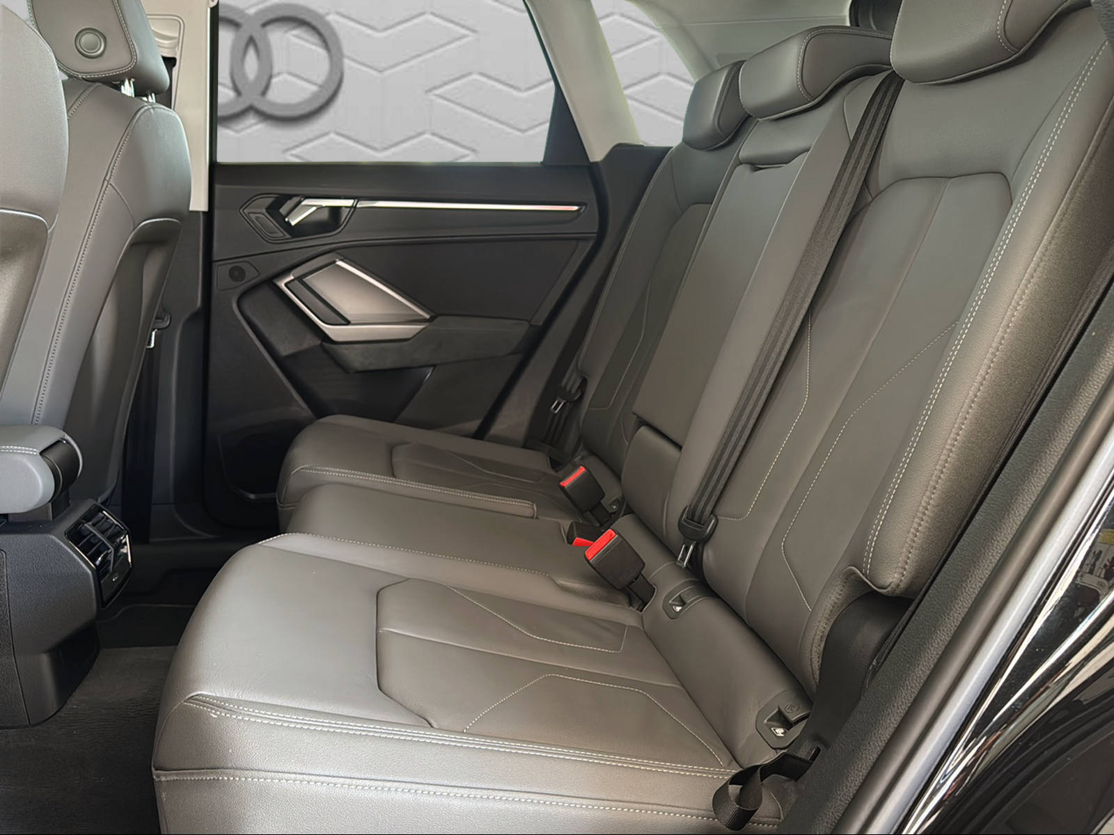AUDI Q3 40 TFSI advanced quattro S-tronic-image-15