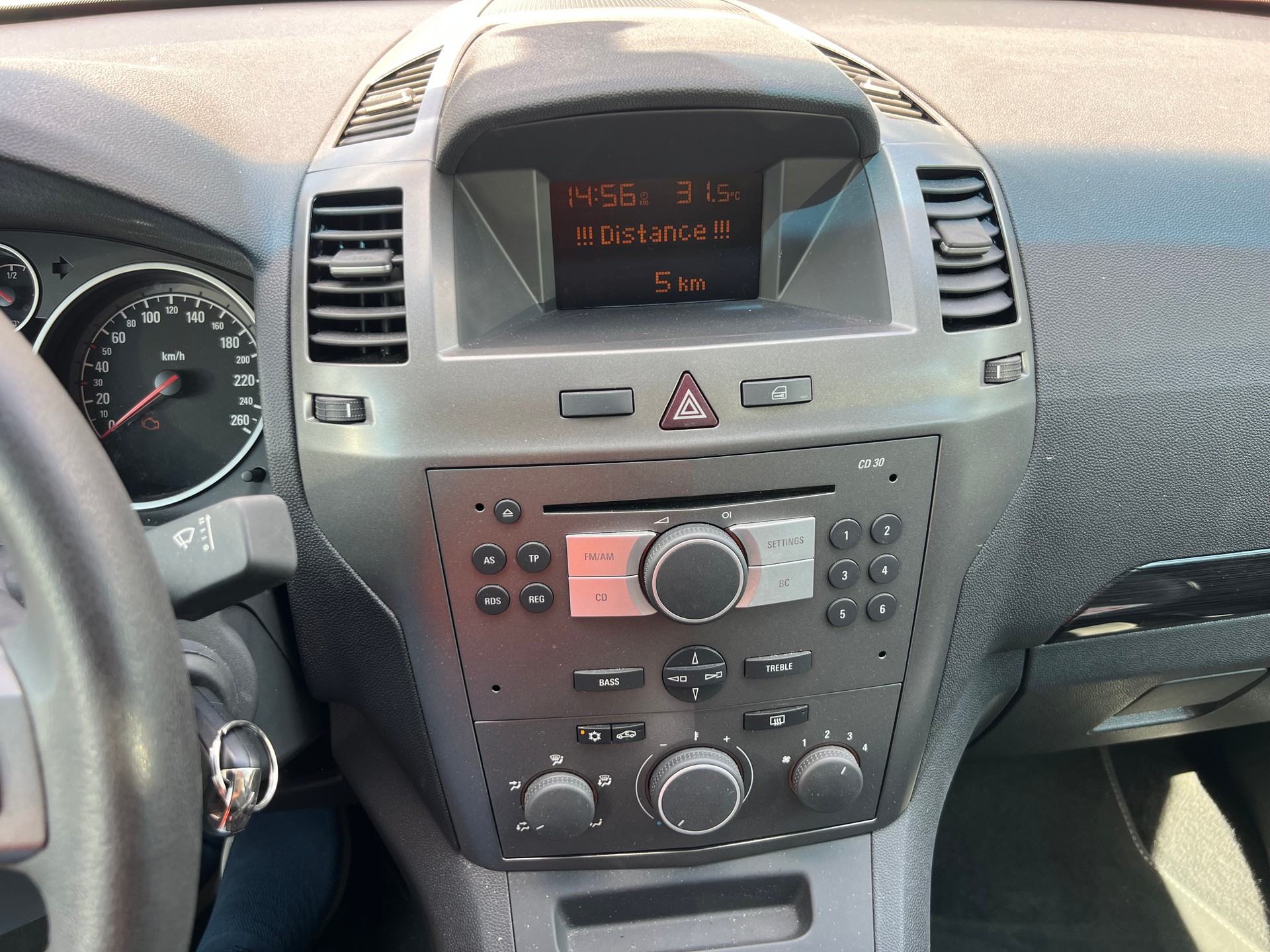 OPEL Zafira 2.2i 16V Essentia-image-12
