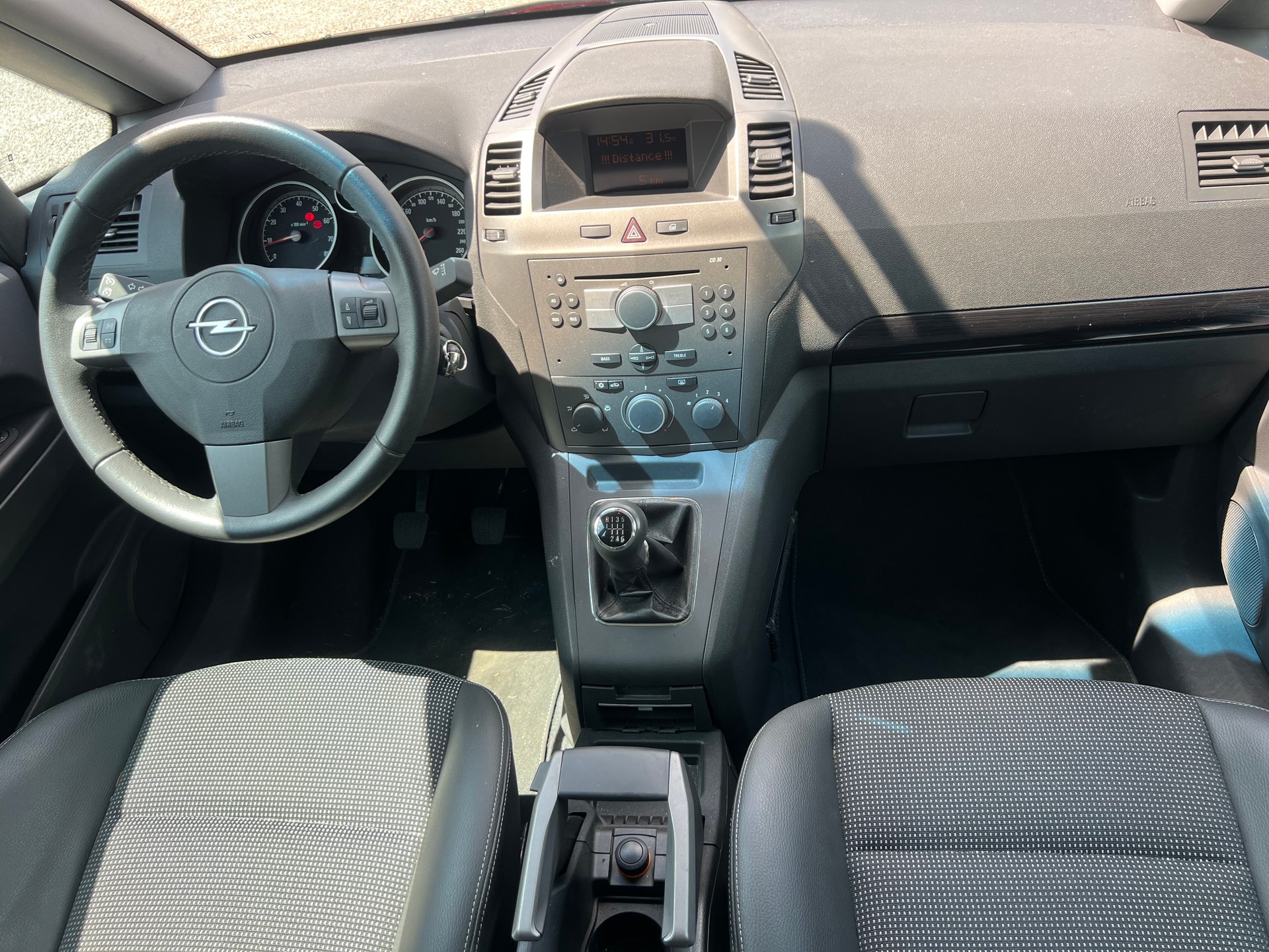 OPEL Zafira 2.2i 16V Essentia-image-10
