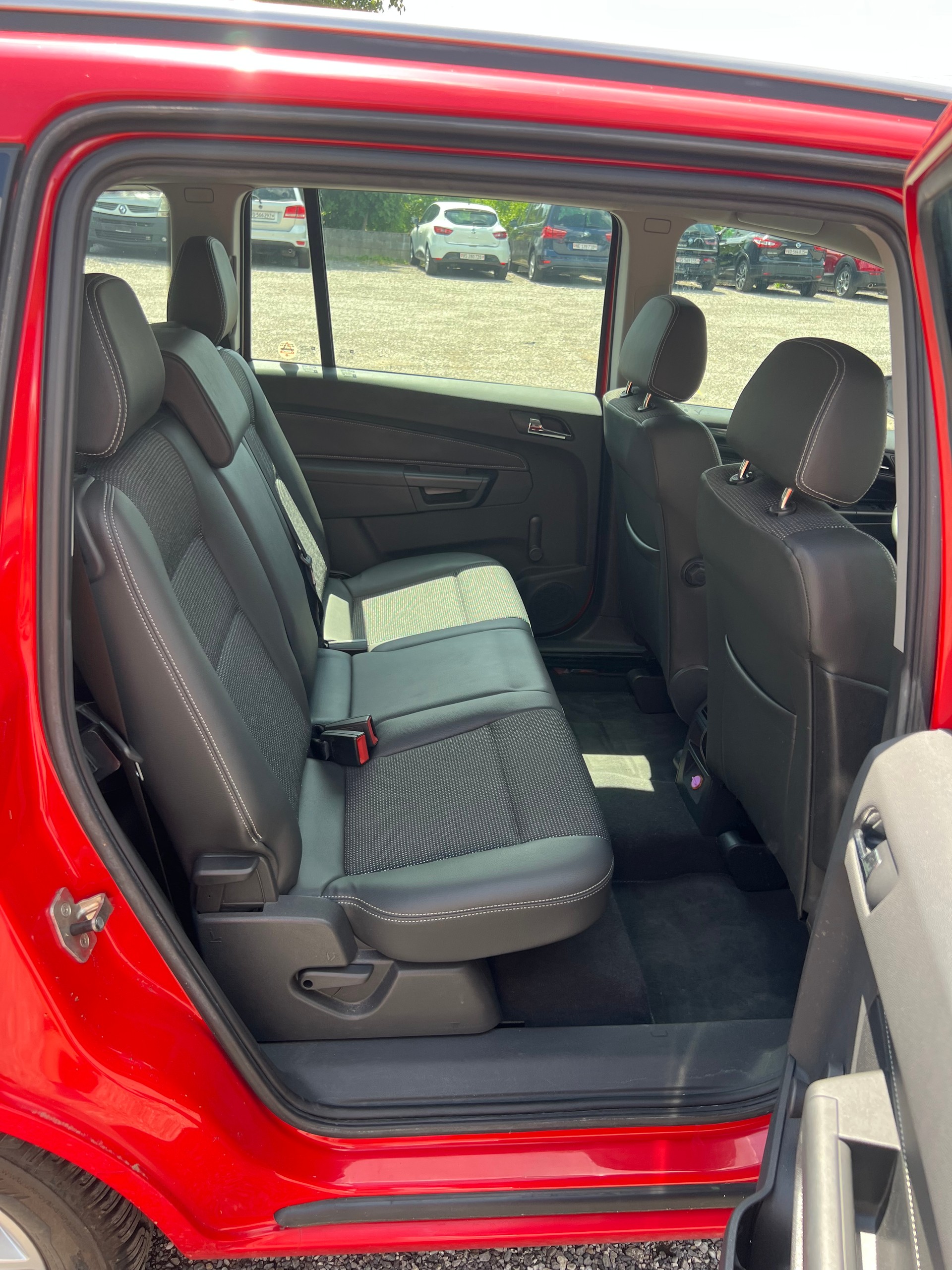 OPEL Zafira 2.2i 16V Essentia-image-14