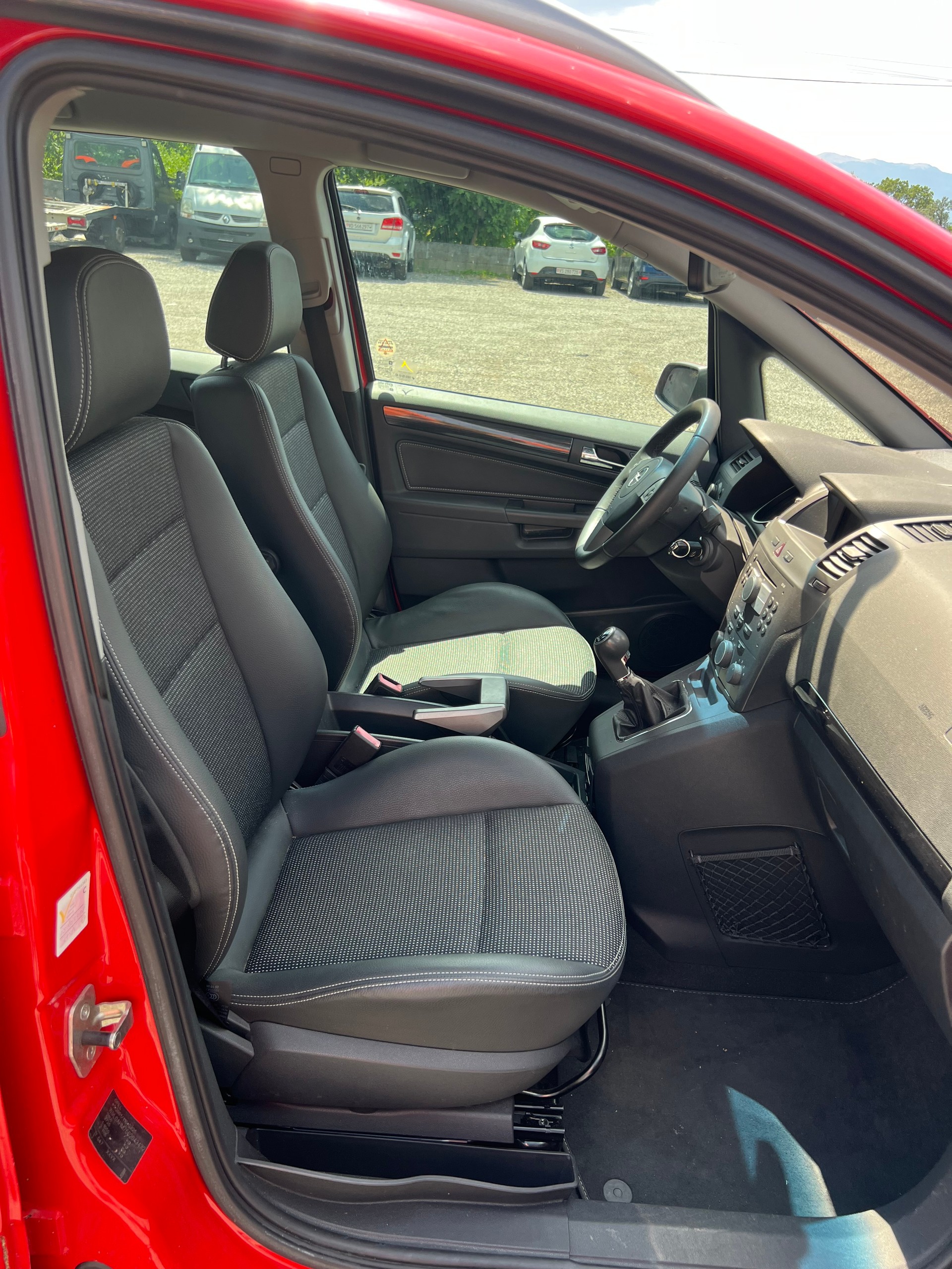 OPEL Zafira 2.2i 16V Essentia-image-13