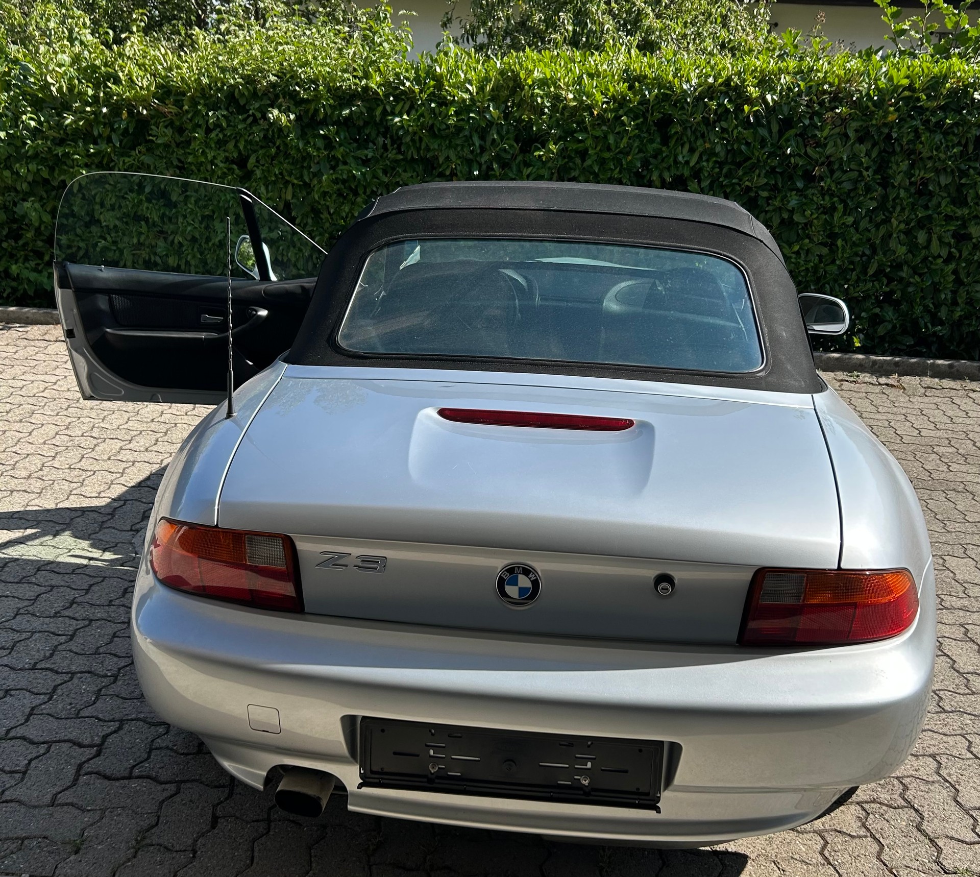 BMW 1.8-image-3