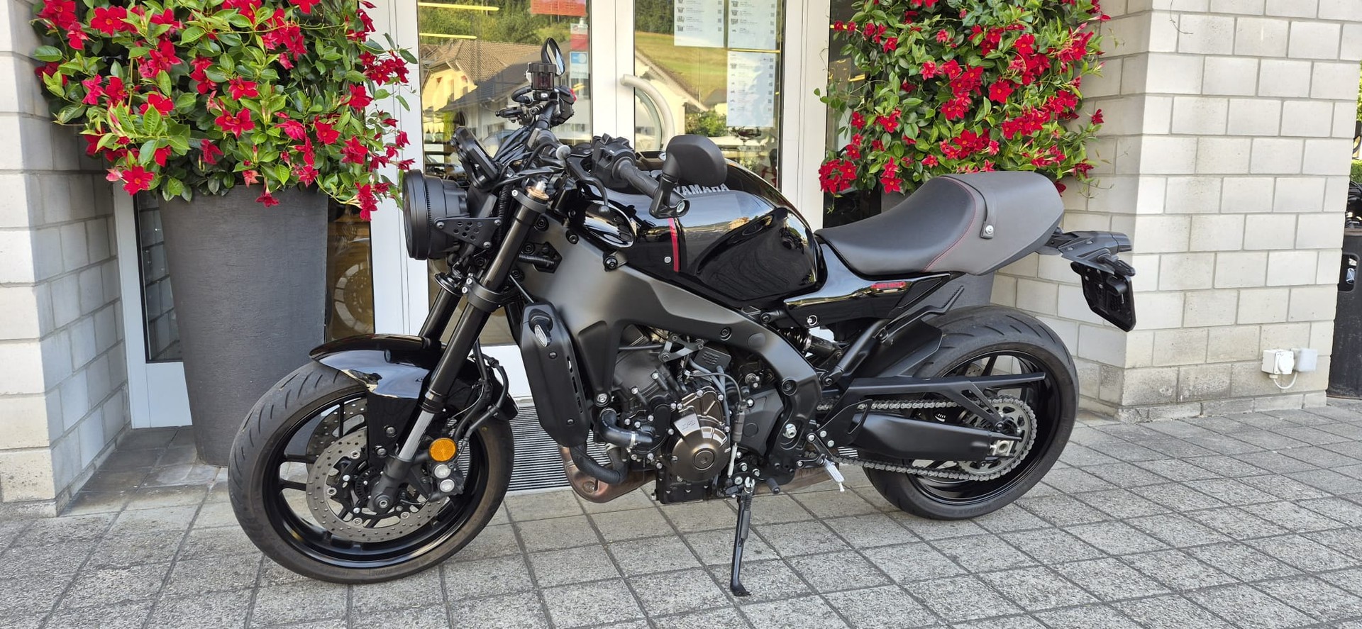 YAMAHA XSR 900-showroom-element-3