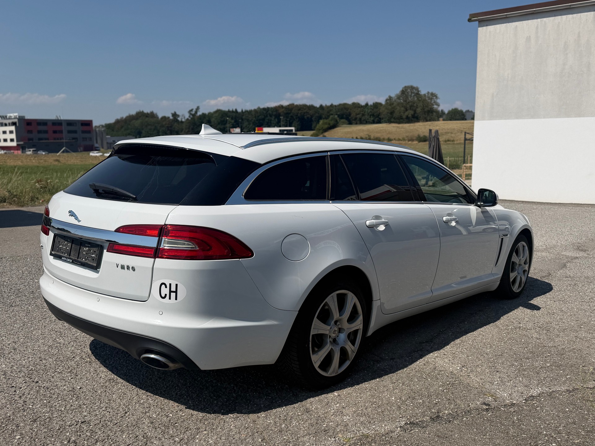 JAGUAR XF Sportbrake 2.2d Luxury-image-4