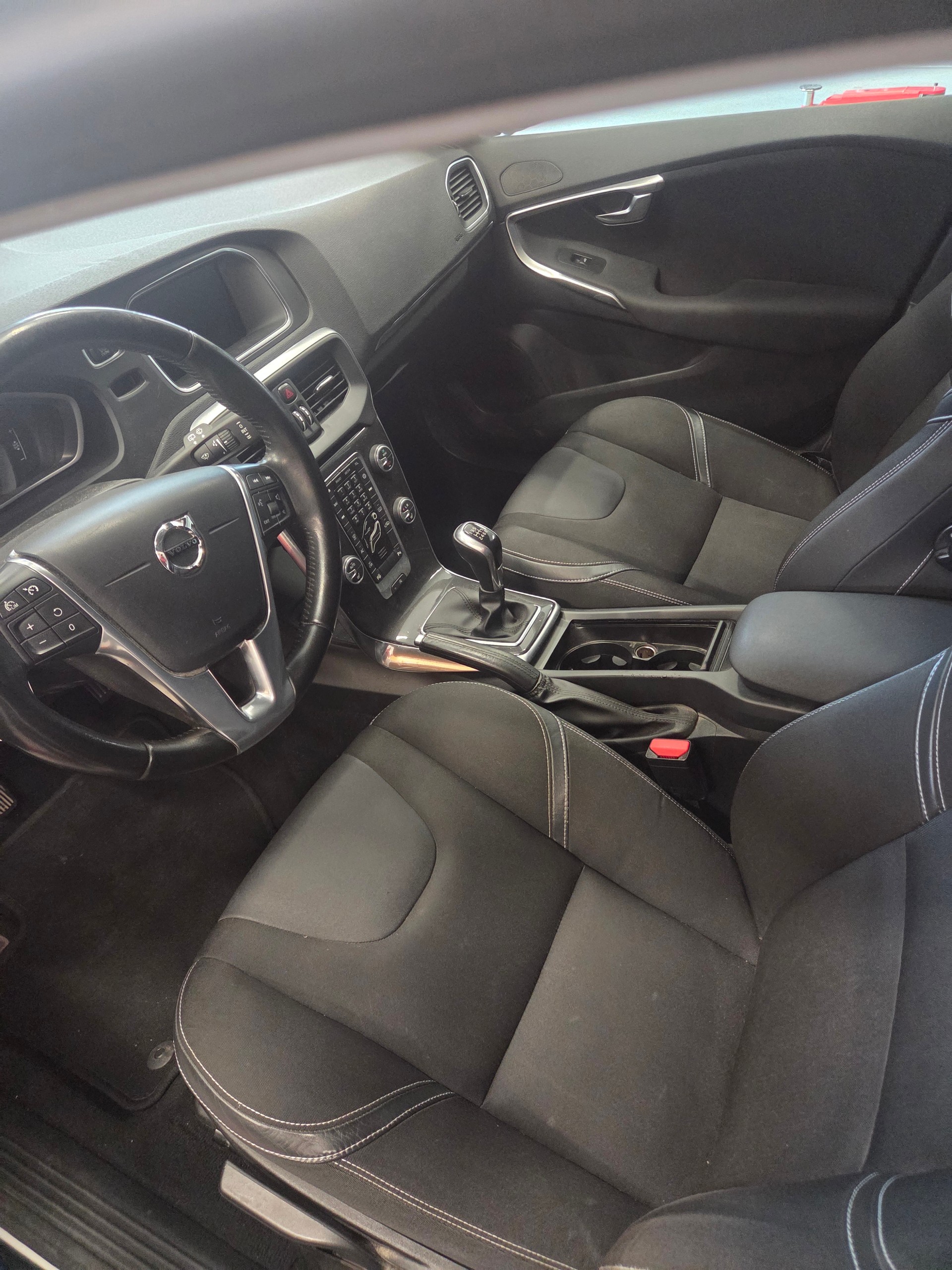 VOLVO V40 D2 Momentum-image-5