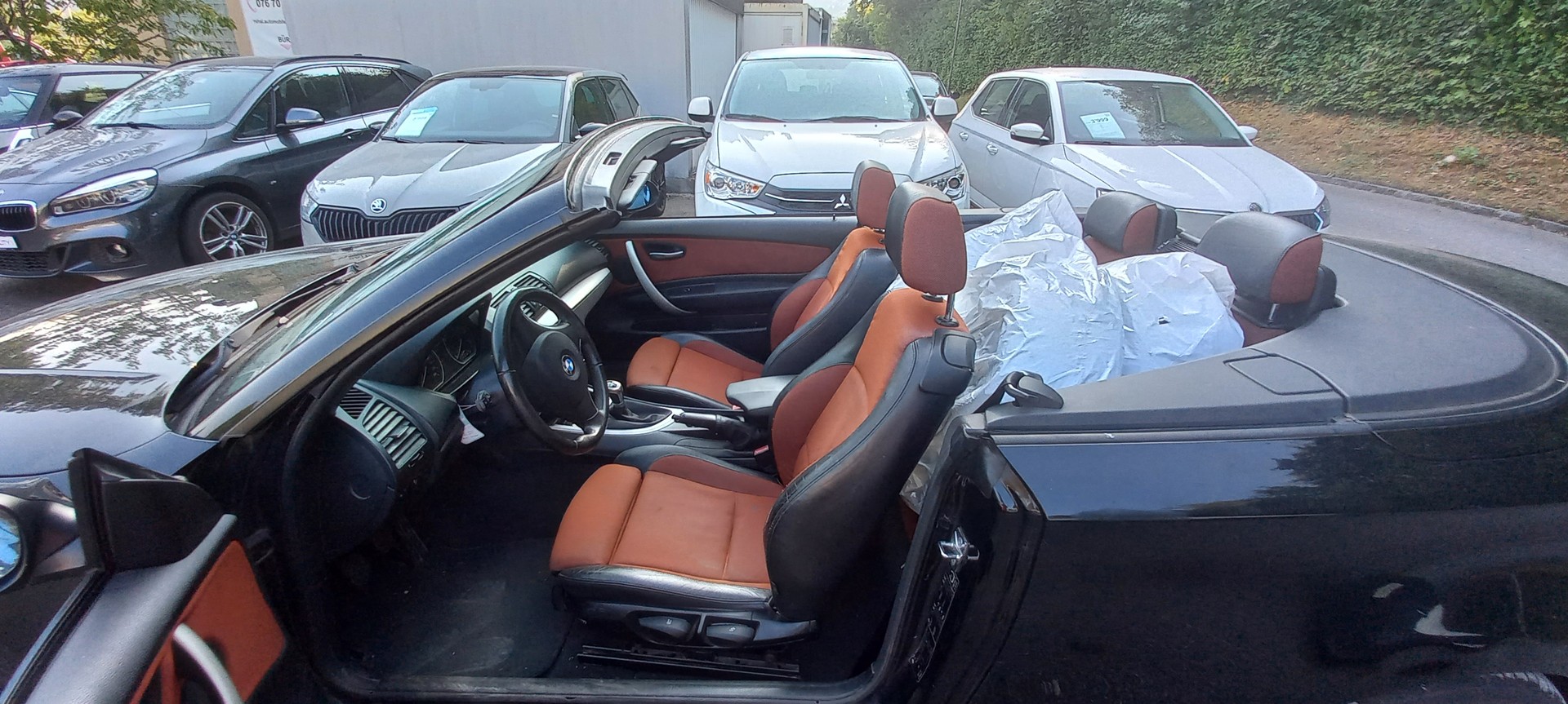 BMW 120i Cabrio-image-8