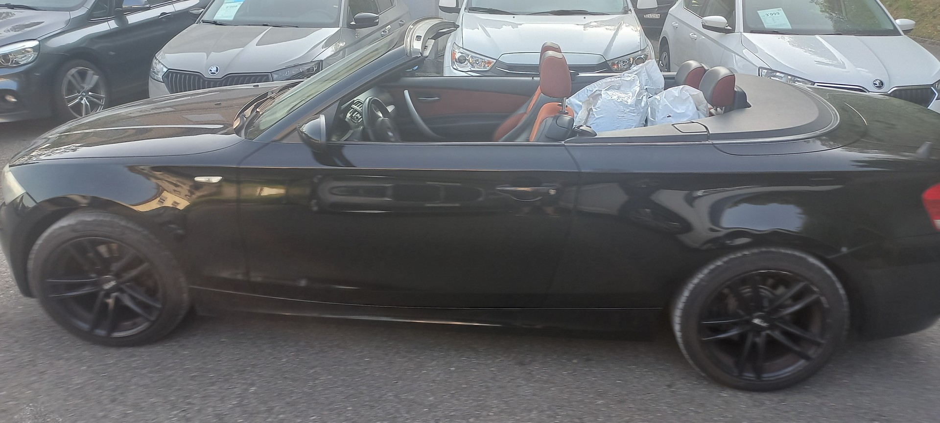 BMW 120i Cabrio-image-5