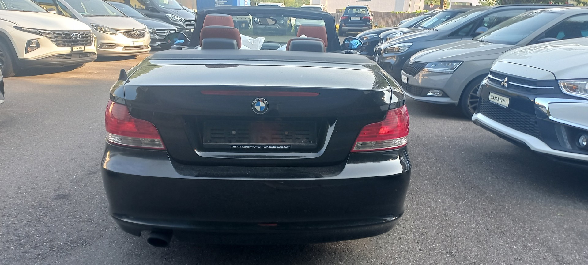 BMW 120i Cabrio-image-2