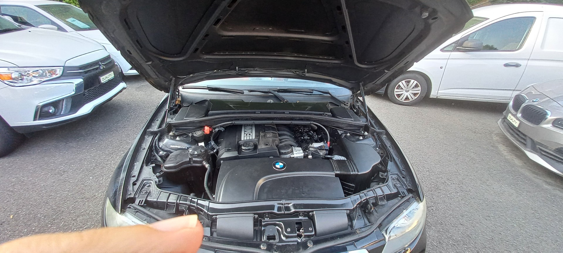 BMW 120i Cabrio-image-9