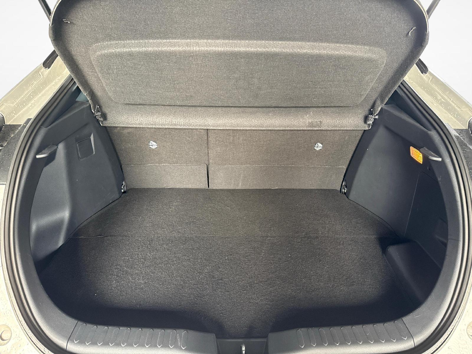 TOYOTA C-HR 2.0 PHEV Swiss Edition-image-11