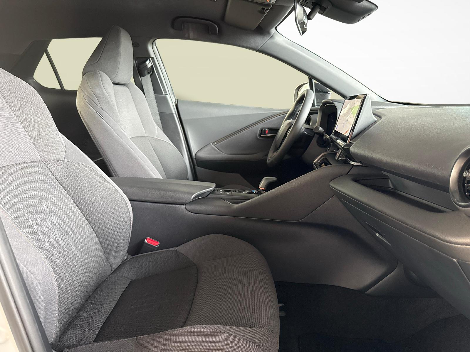 TOYOTA C-HR 2.0 PHEV Swiss Edition-image-9