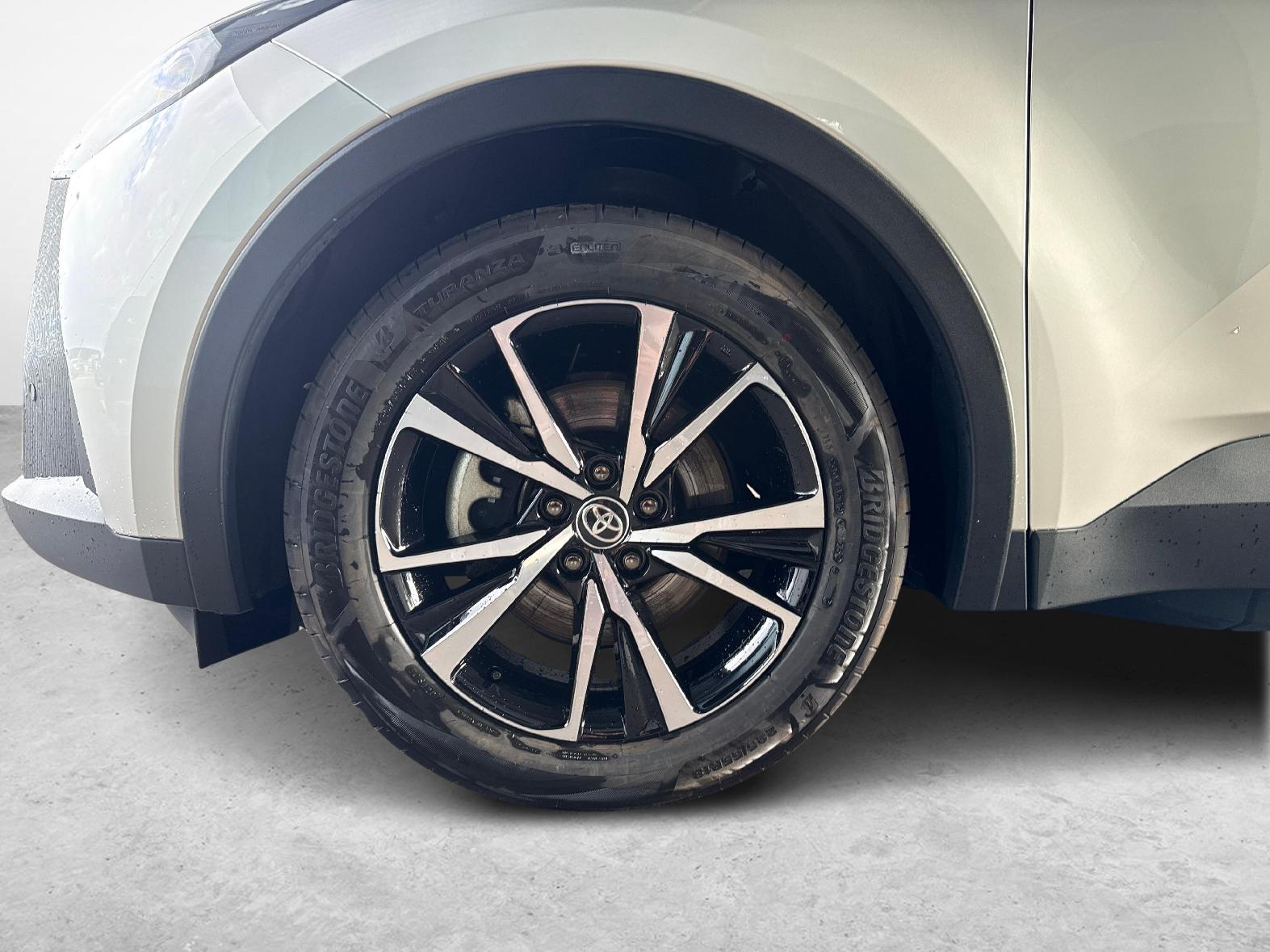 TOYOTA C-HR 2.0 PHEV Swiss Edition-image-12