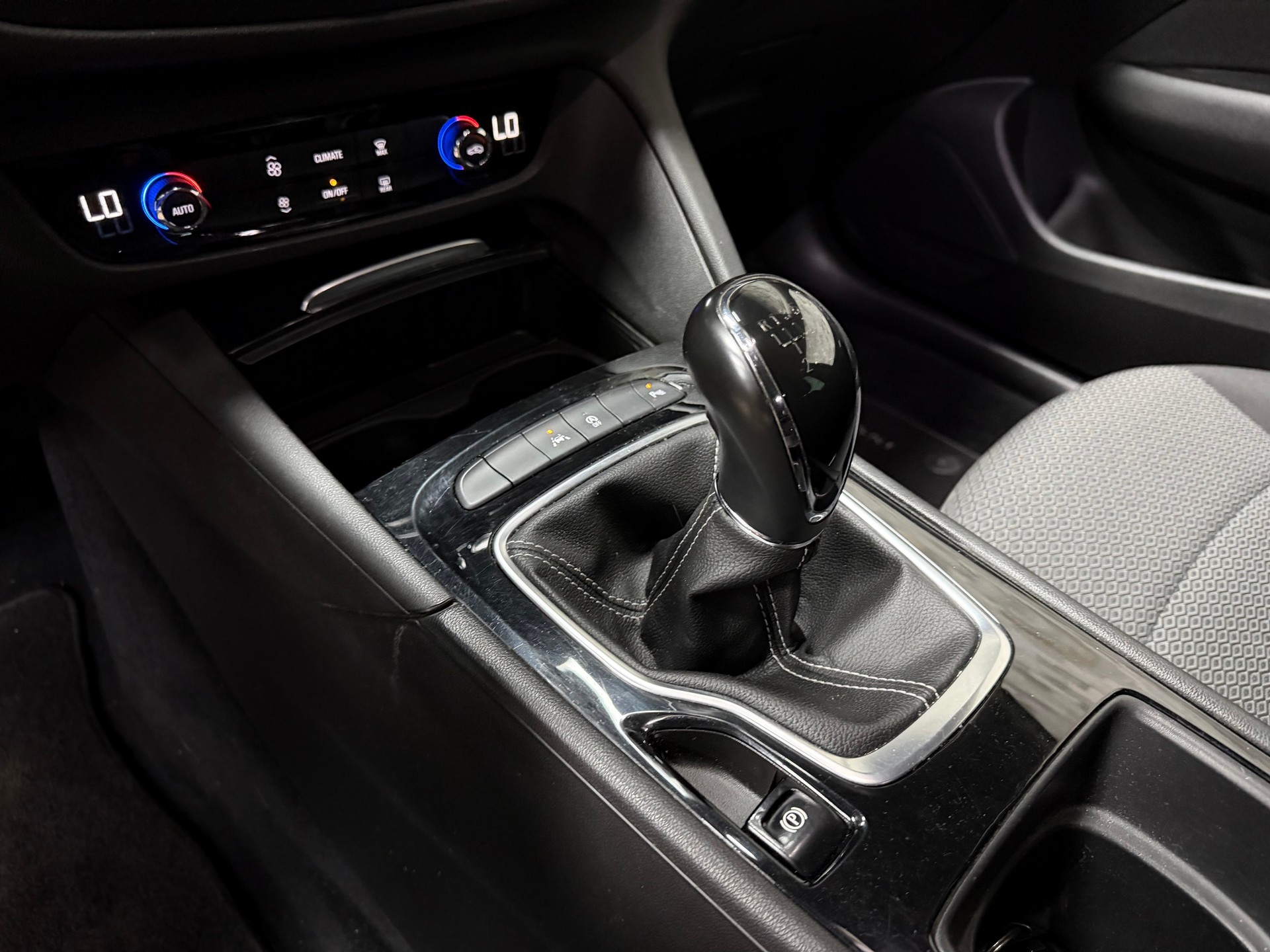 OPEL Insignia 1.5 T Sports Tourer Edition-image-16
