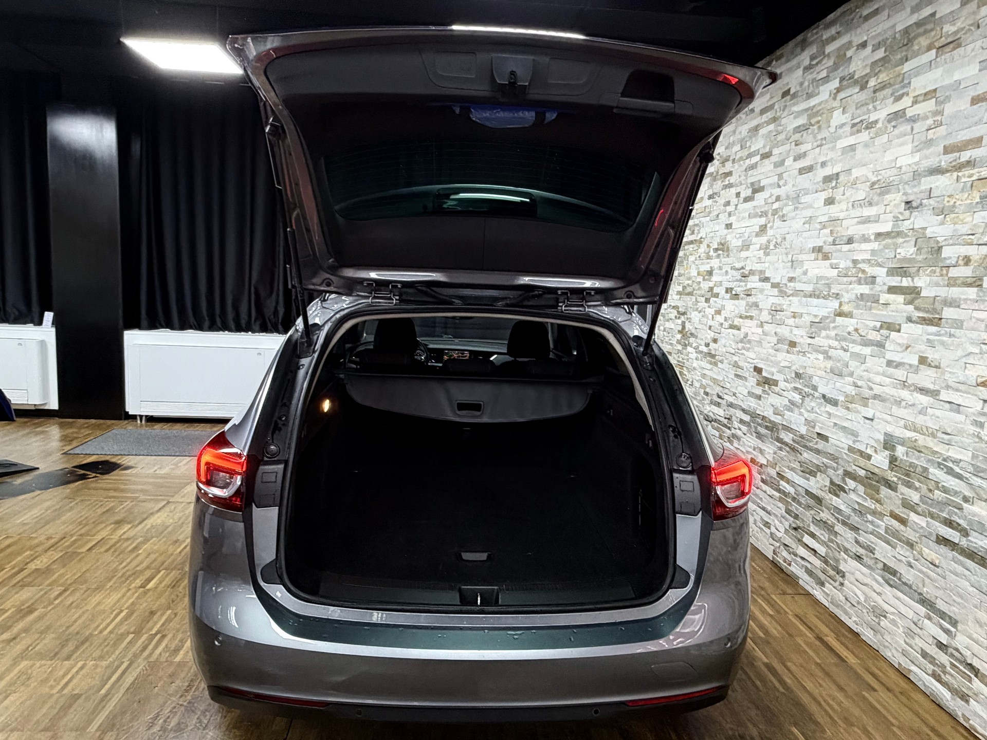 OPEL Insignia 1.5 T Sports Tourer Edition-image-22
