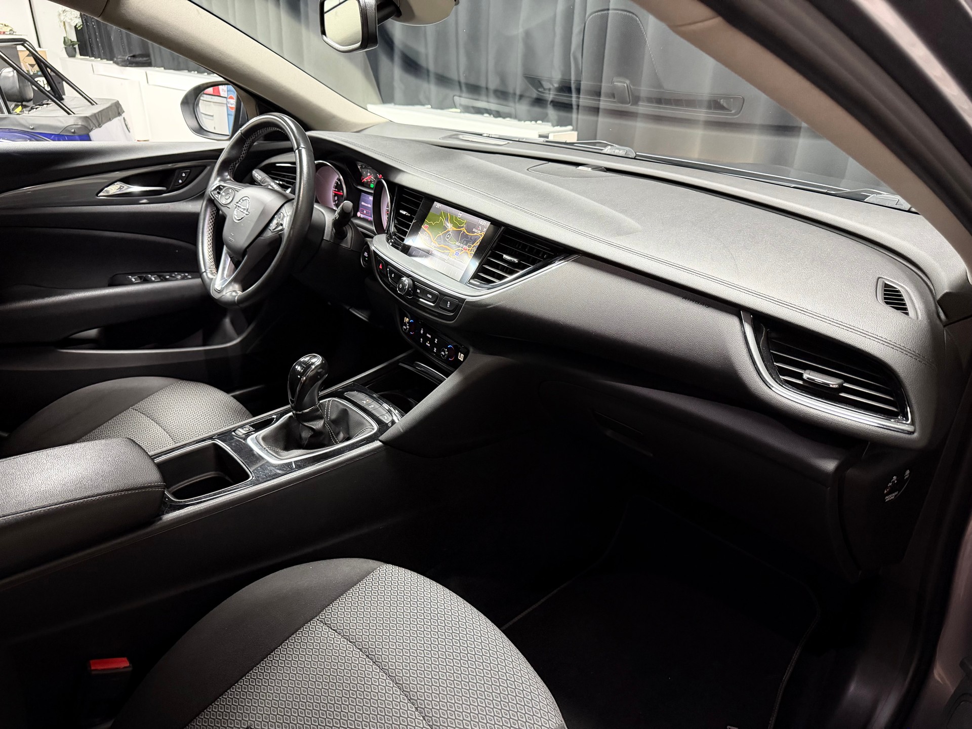 OPEL Insignia 1.5 T Sports Tourer Edition-image-24