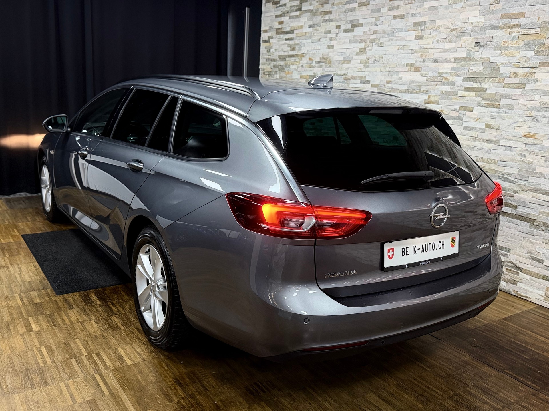 OPEL Insignia 1.5 T Sports Tourer Edition-image-2