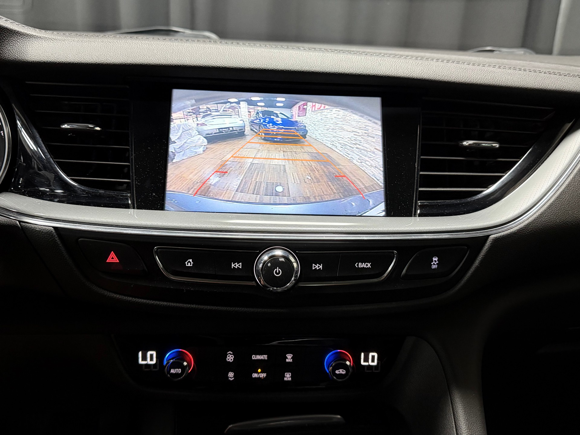 OPEL Insignia 1.5 T Sports Tourer Edition-image-17