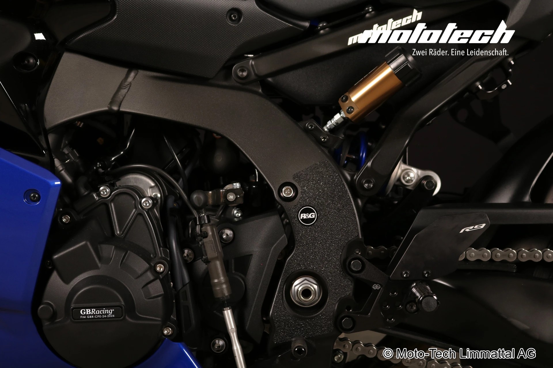 YAMAHA YZF-R9 AKRAPOVIC-image-9