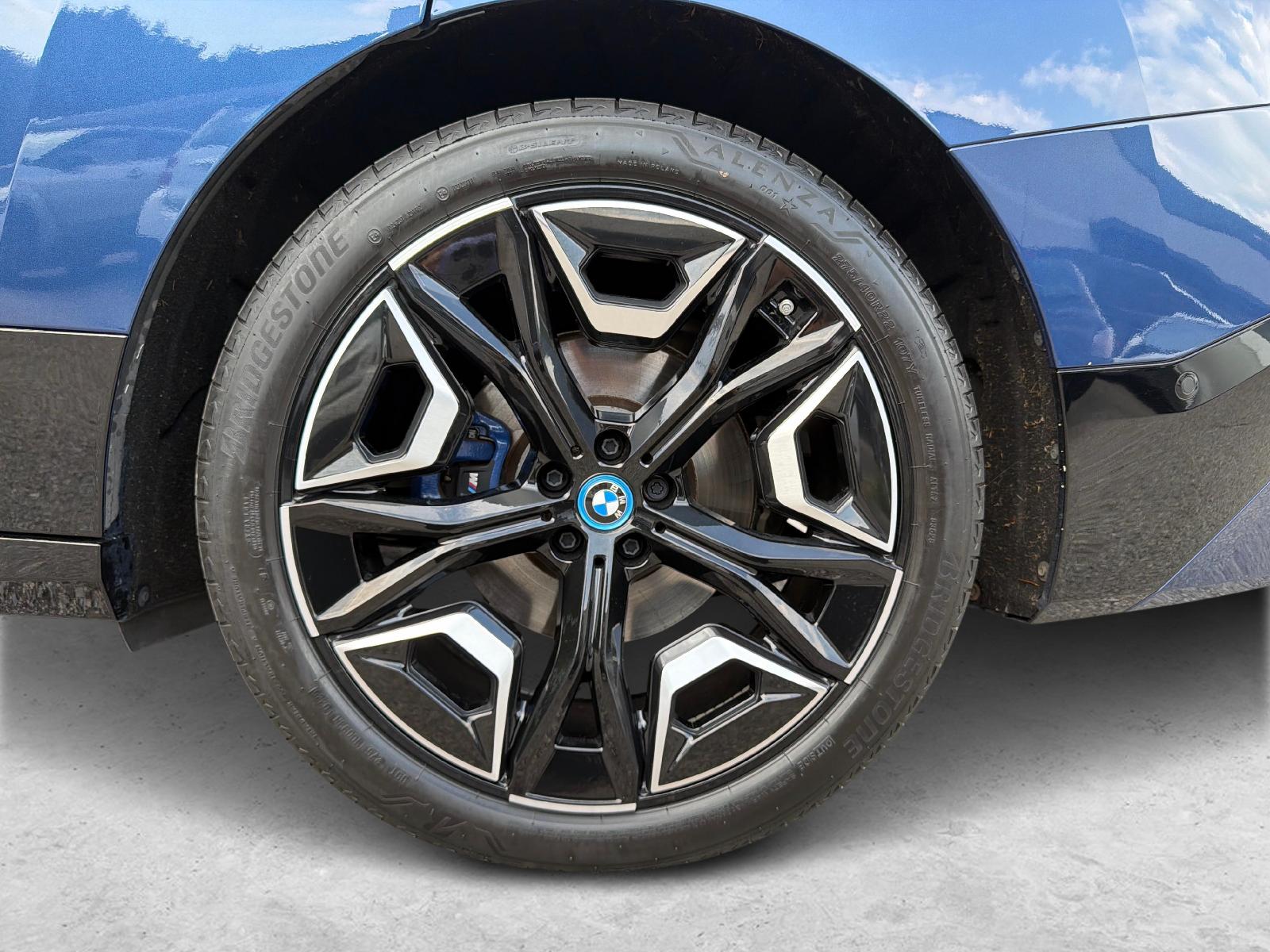BMW iX M60-image-11