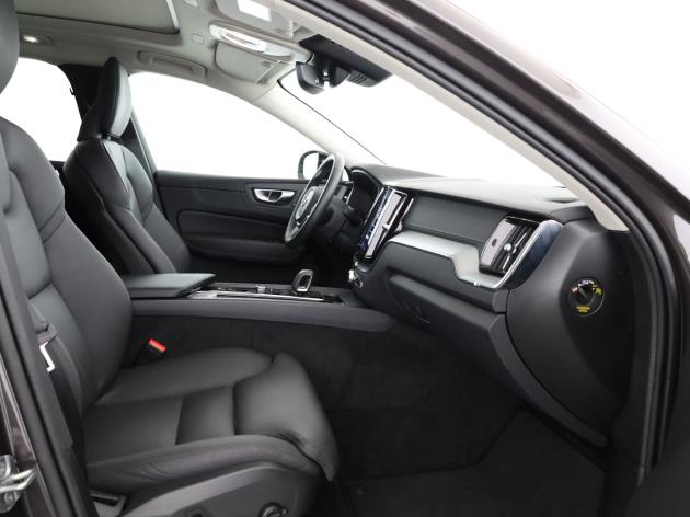 VOLVO XC60 2.0 T6 TE Ultra Dark eAWD-image-1