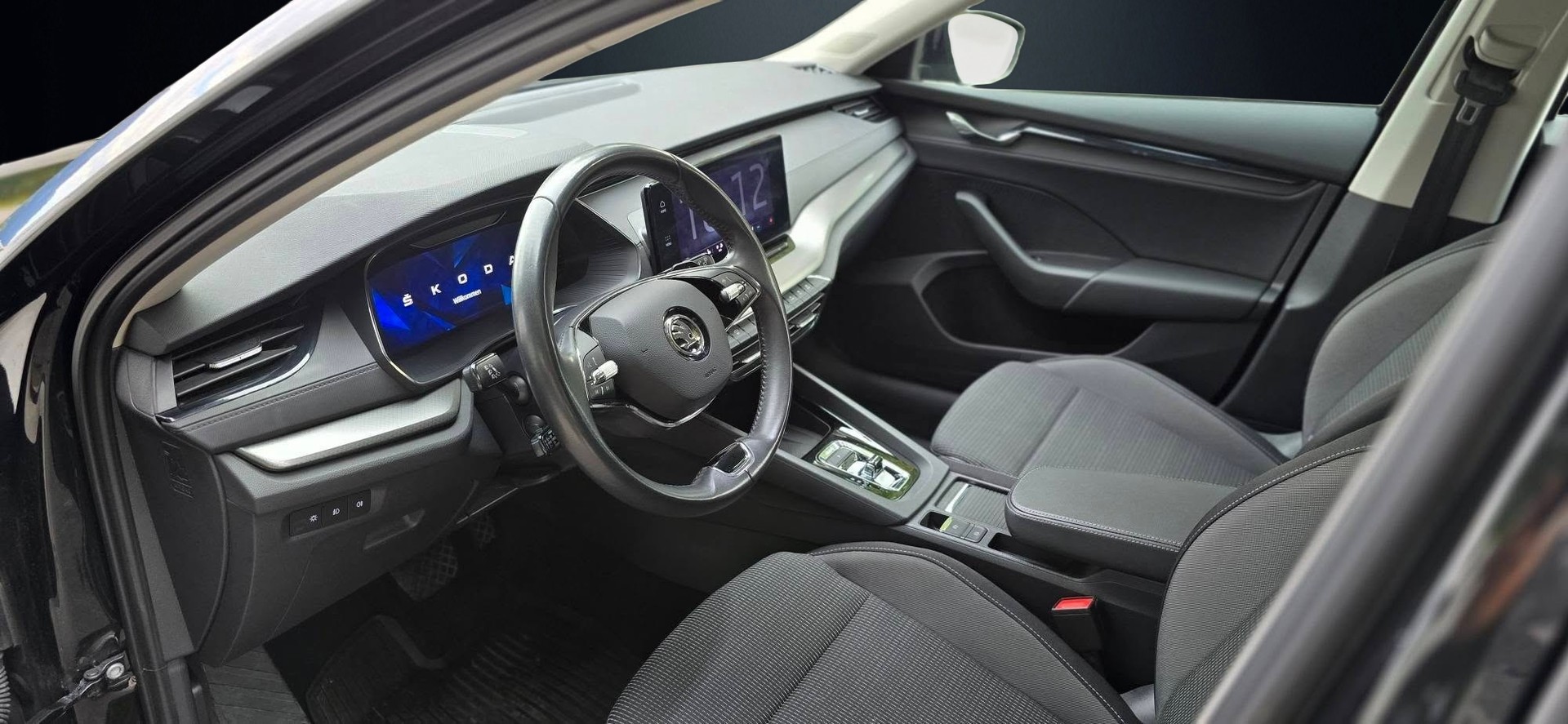 SKODA Octavia Combi 2.0 TDI DSG Ambition 4x4-image-11
