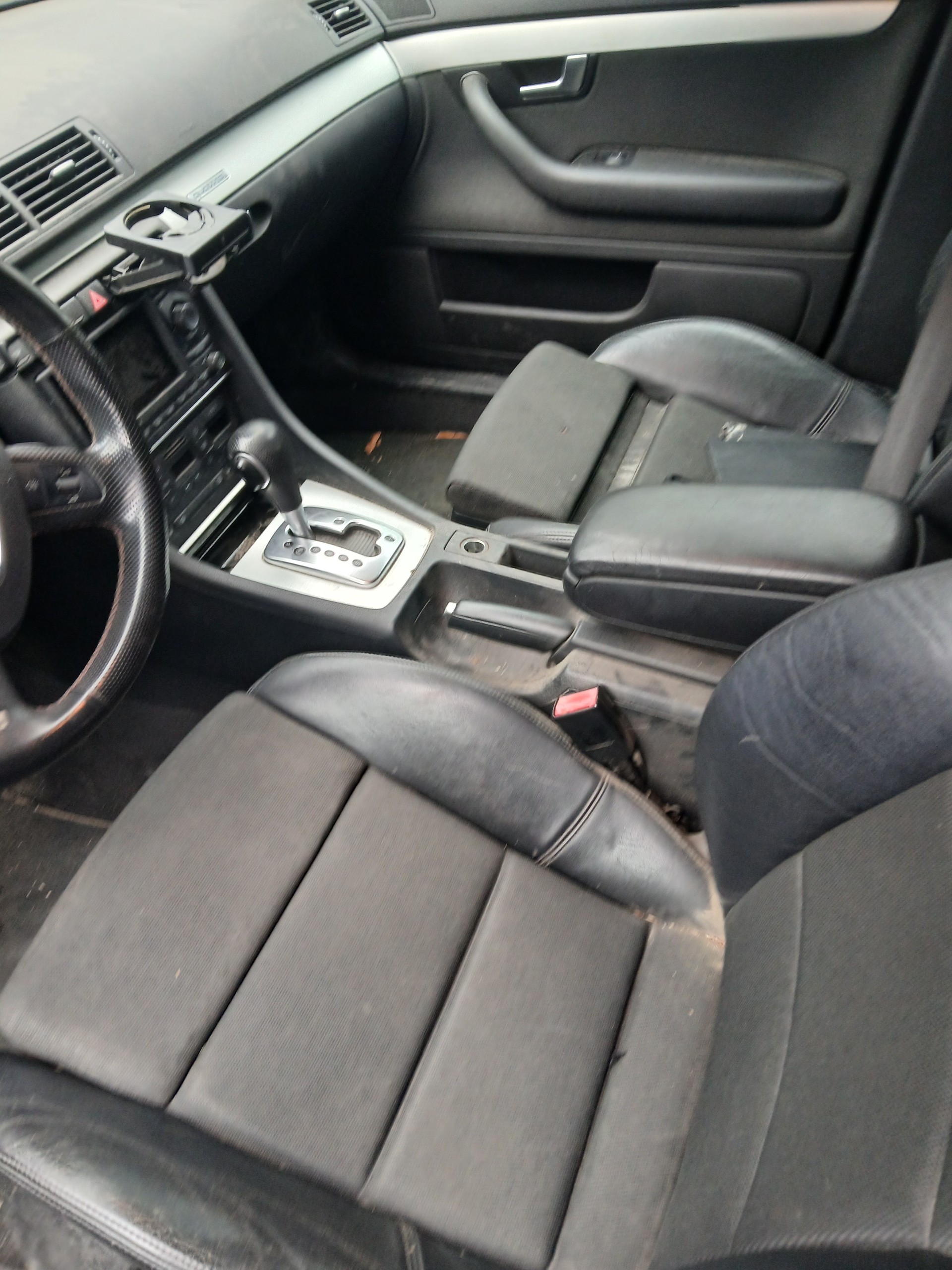 AUDI A4 Avant 2.0 Turbo FSI quattro-image-5