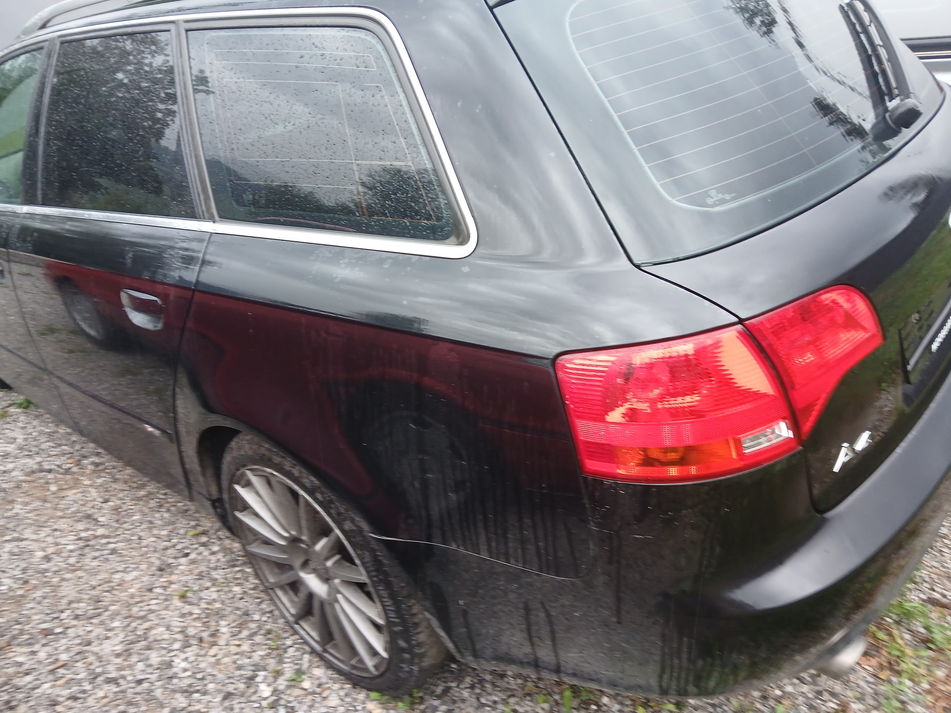 AUDI A4 Avant 2.0 Turbo FSI quattro-image-2
