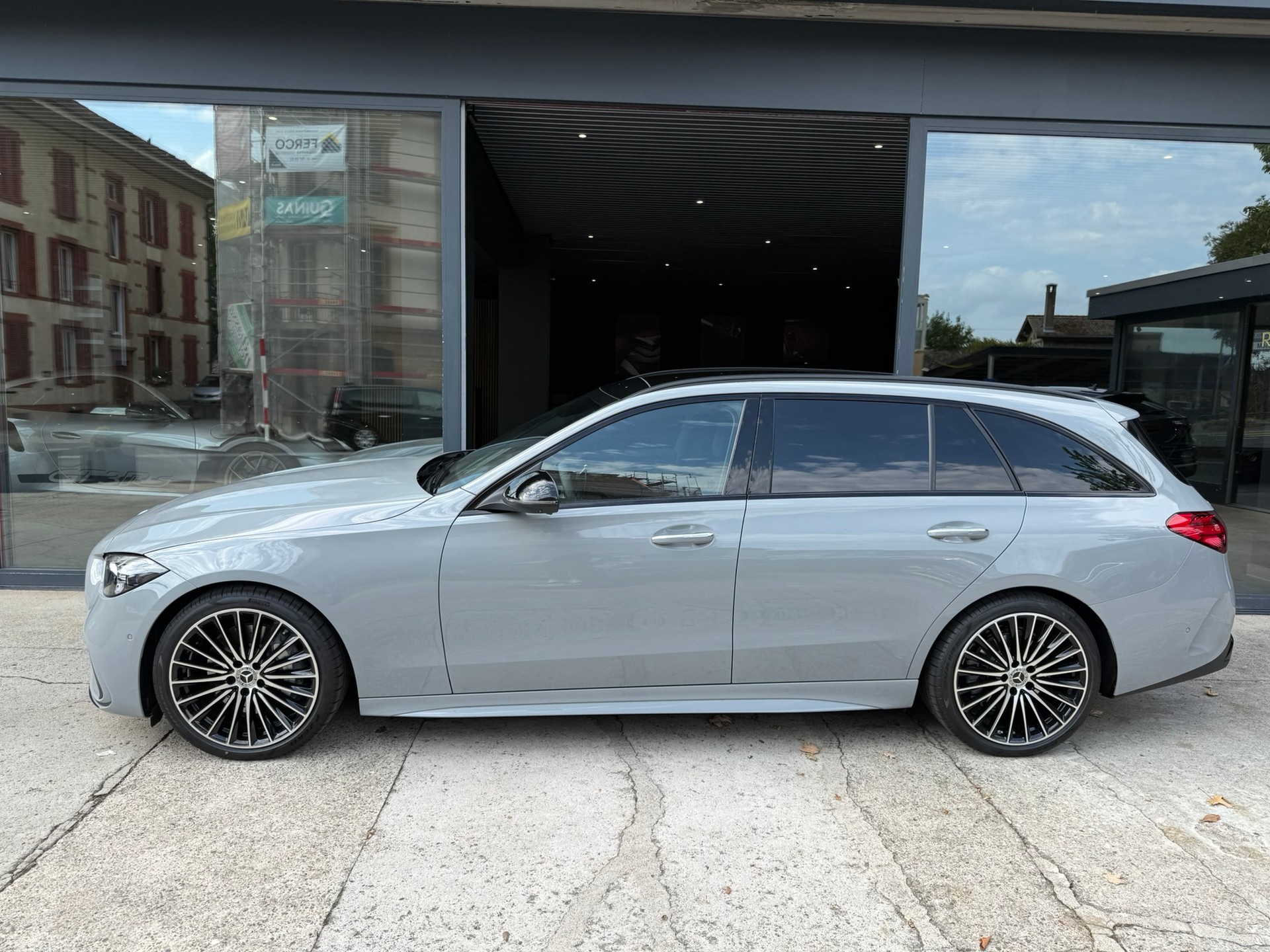 MERCEDES-BENZ C 300 T-image-17