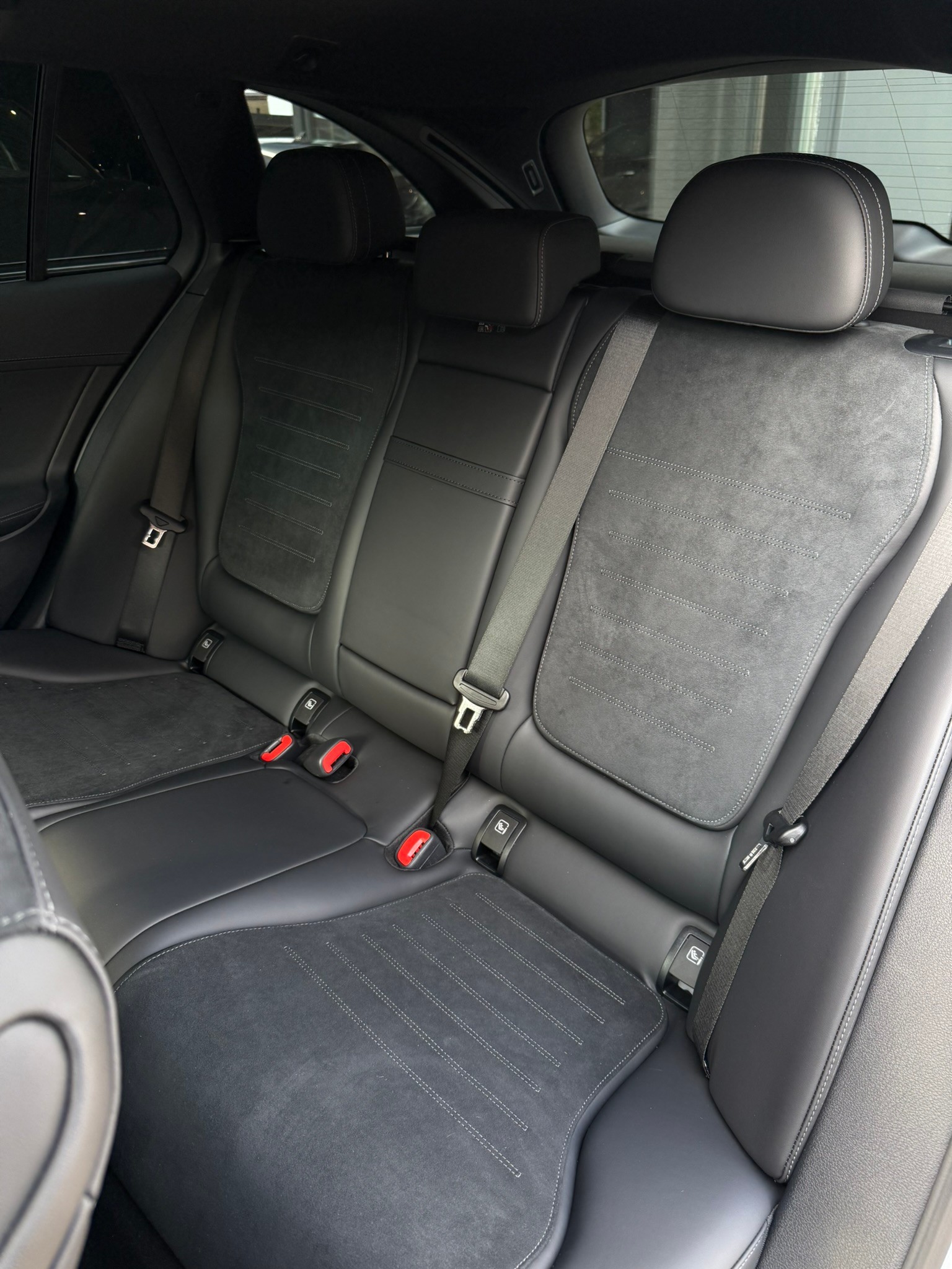 MERCEDES-BENZ C 300 T-image-11