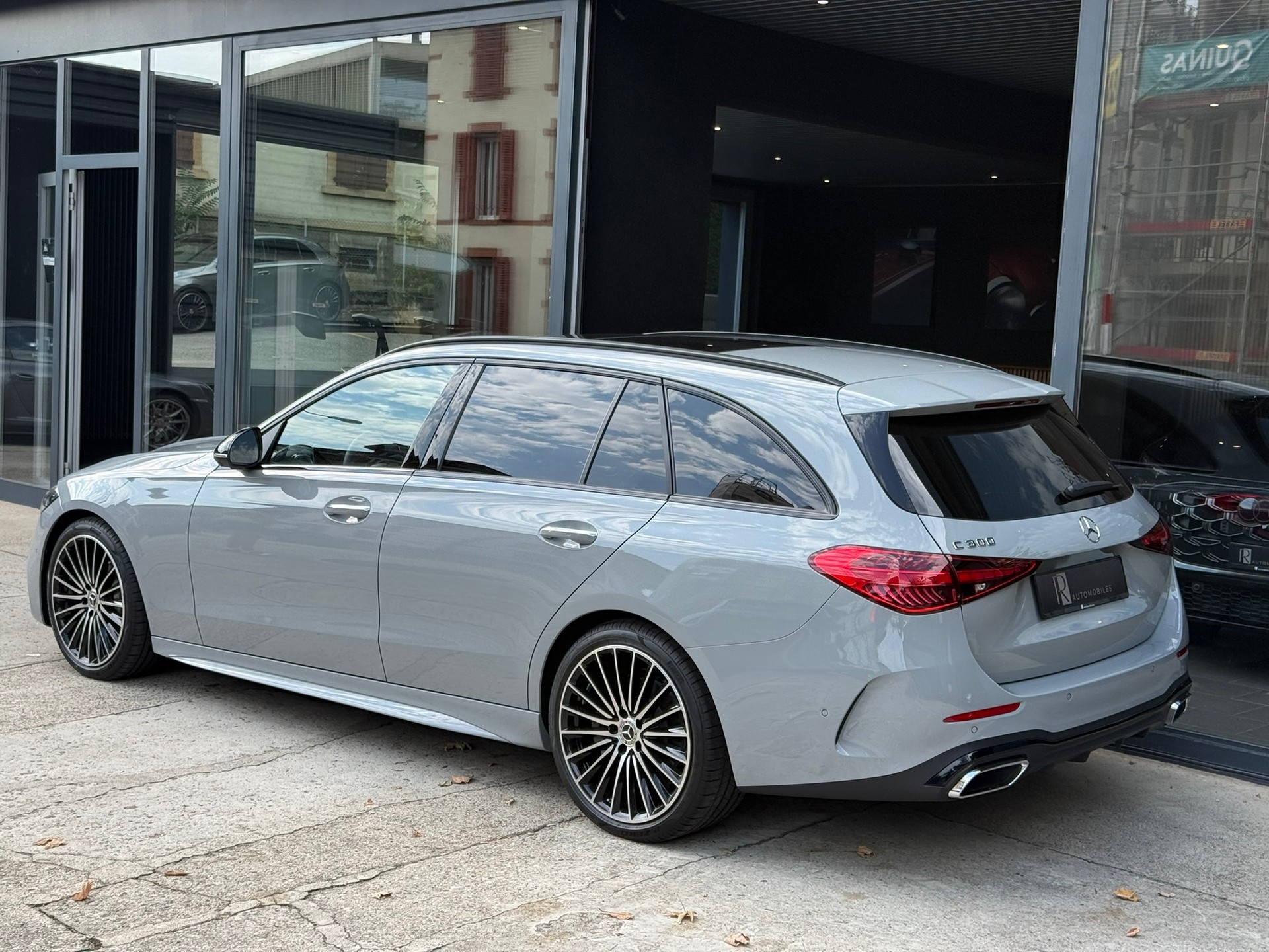 MERCEDES-BENZ C 300 T-image-19