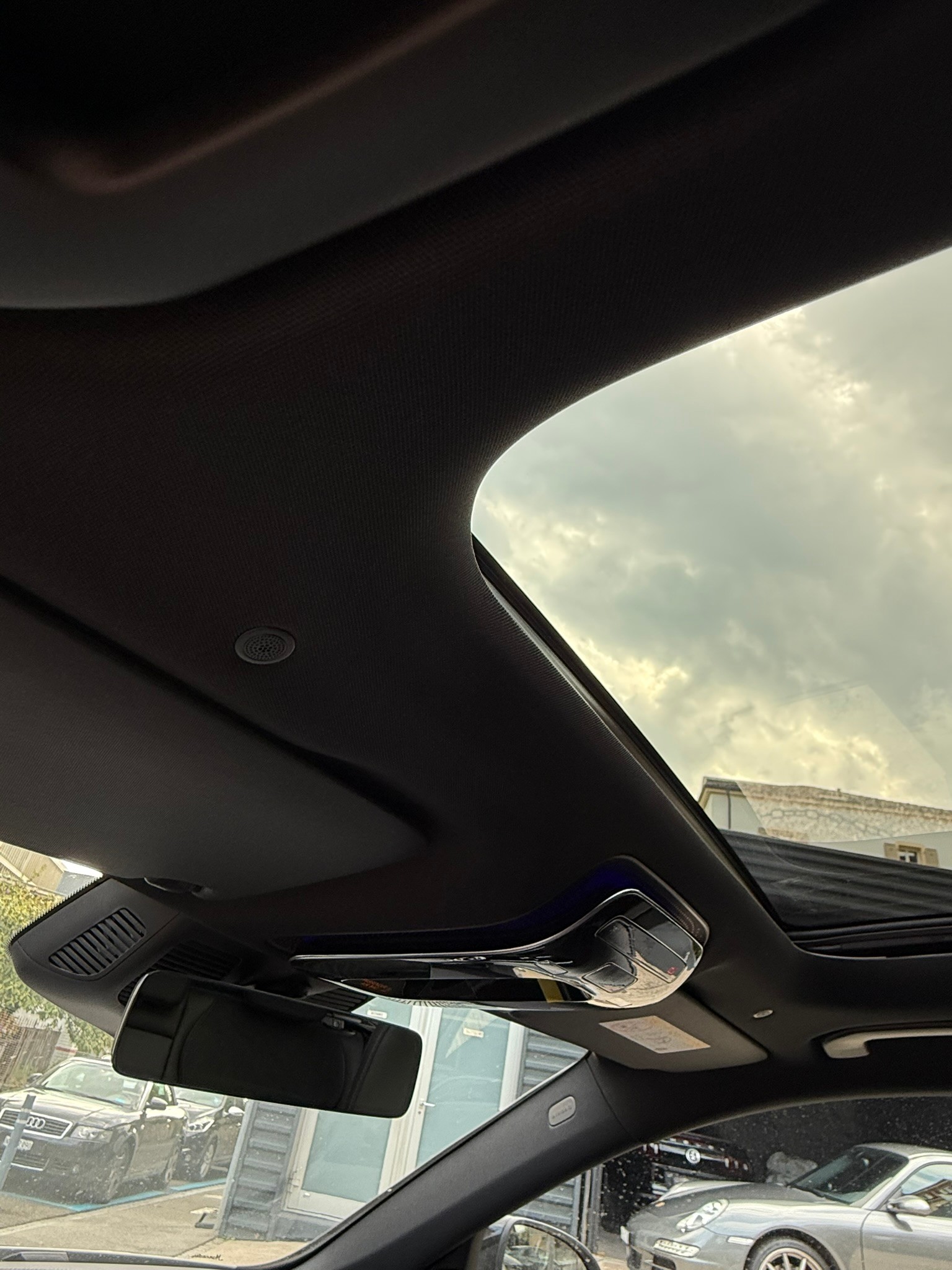 MERCEDES-BENZ C 300 T-image-16