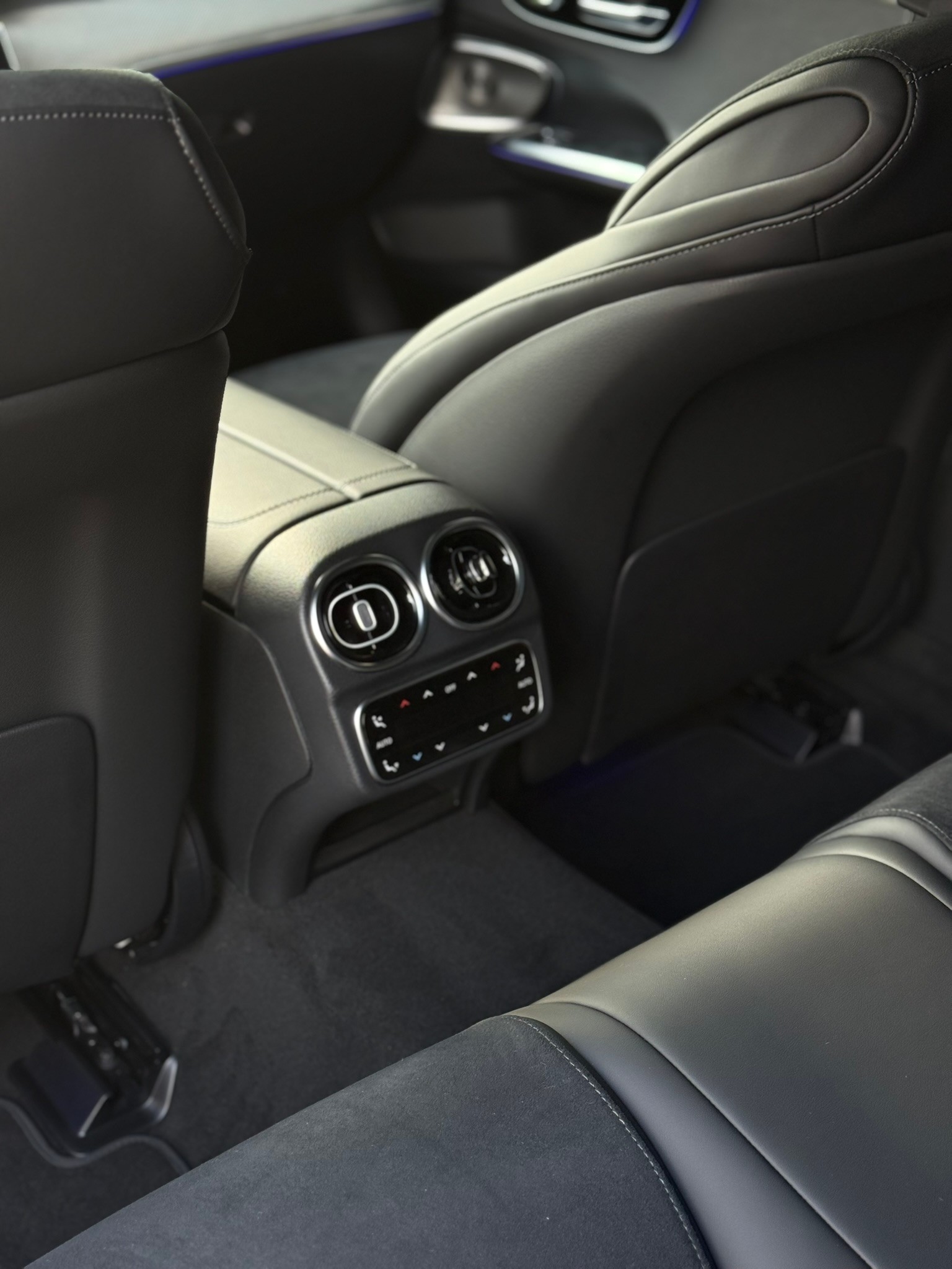 MERCEDES-BENZ C 300 T-image-12