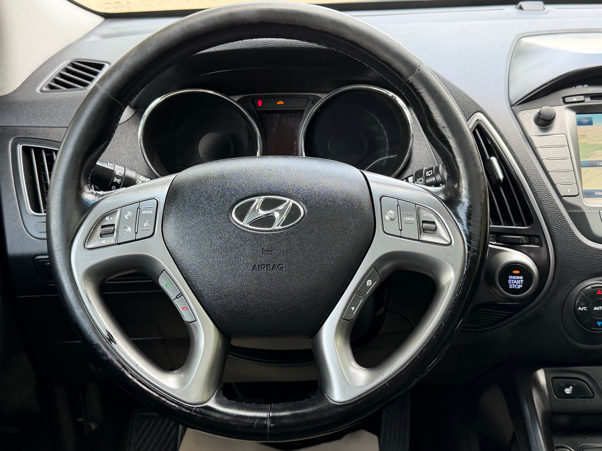 HYUNDAI iX 35 2.0 CRDi Premium 2WD-image-12