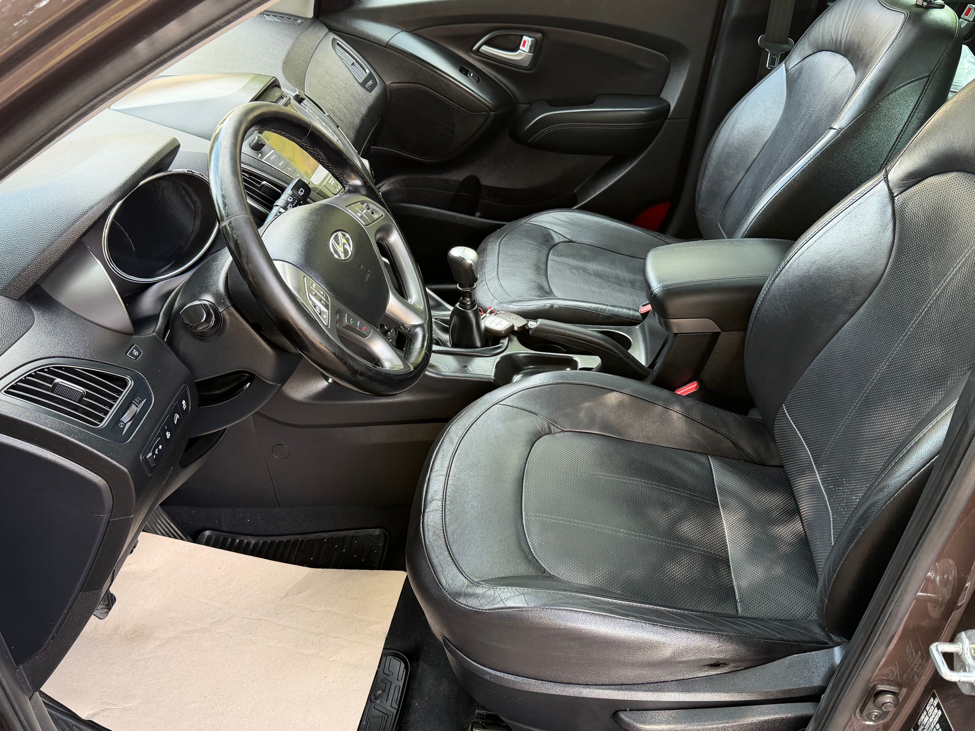 HYUNDAI iX 35 2.0 CRDi Premium 2WD-image-10