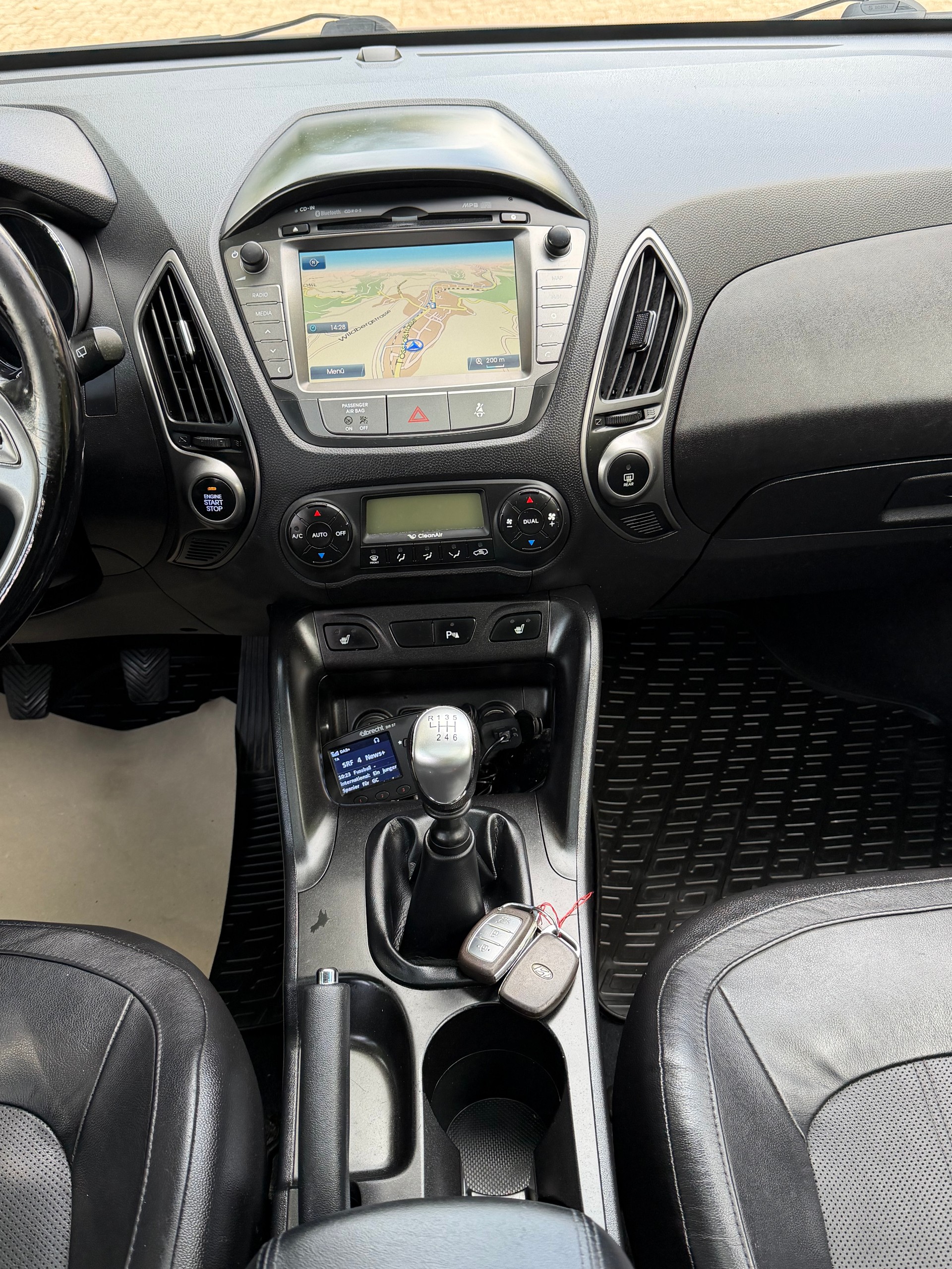 HYUNDAI iX 35 2.0 CRDi Premium 2WD-image-13