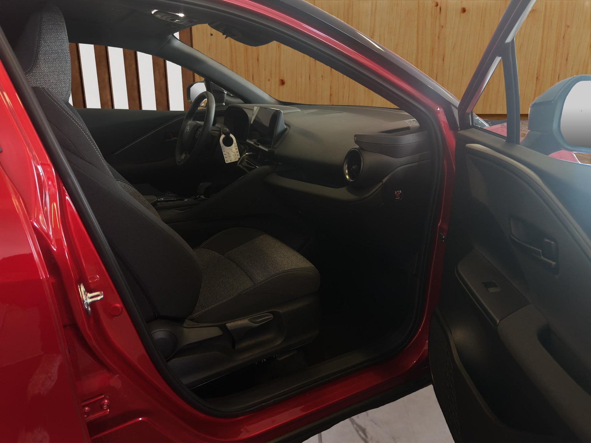 TOYOTA C-HR 2.0 HEV Swiss Edition 4x4-image-9