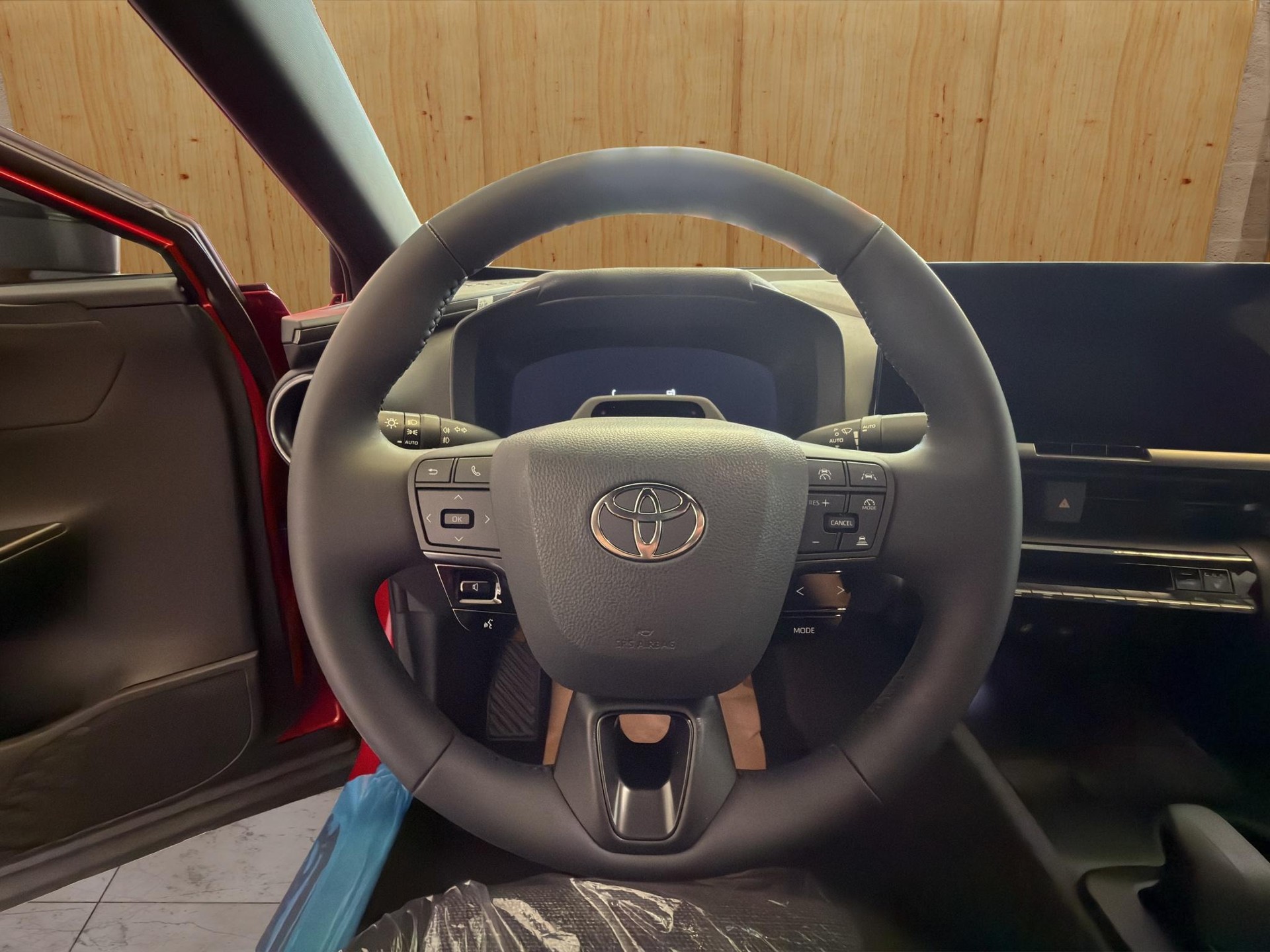 TOYOTA C-HR 2.0 HEV Swiss Edition 4x4-image-11
