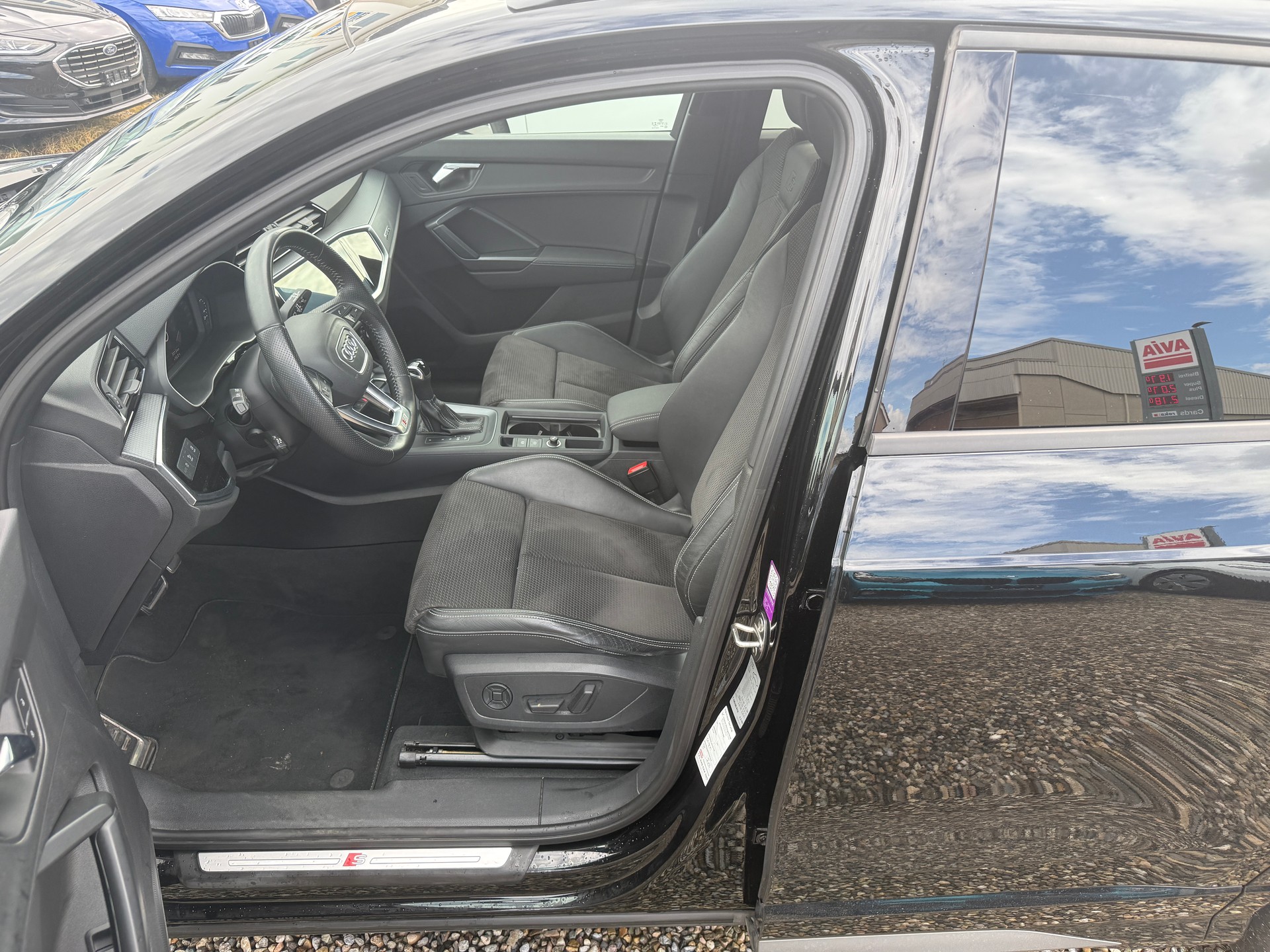 AUDI Q3 40 TFSI S line quattro S-tronic-image-6