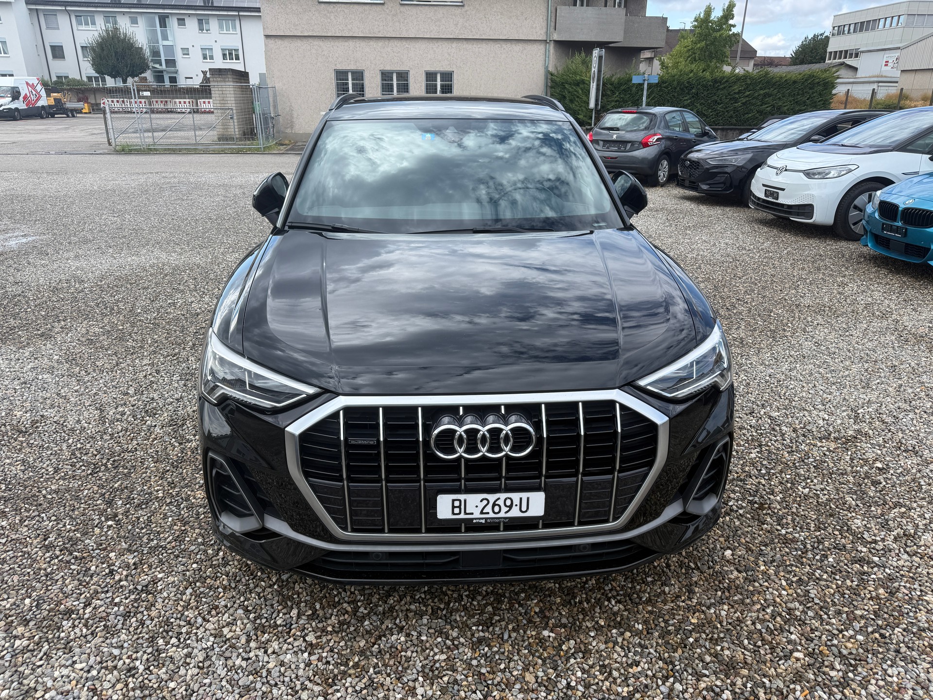 AUDI Q3 40 TFSI S line quattro S-tronic-image-2