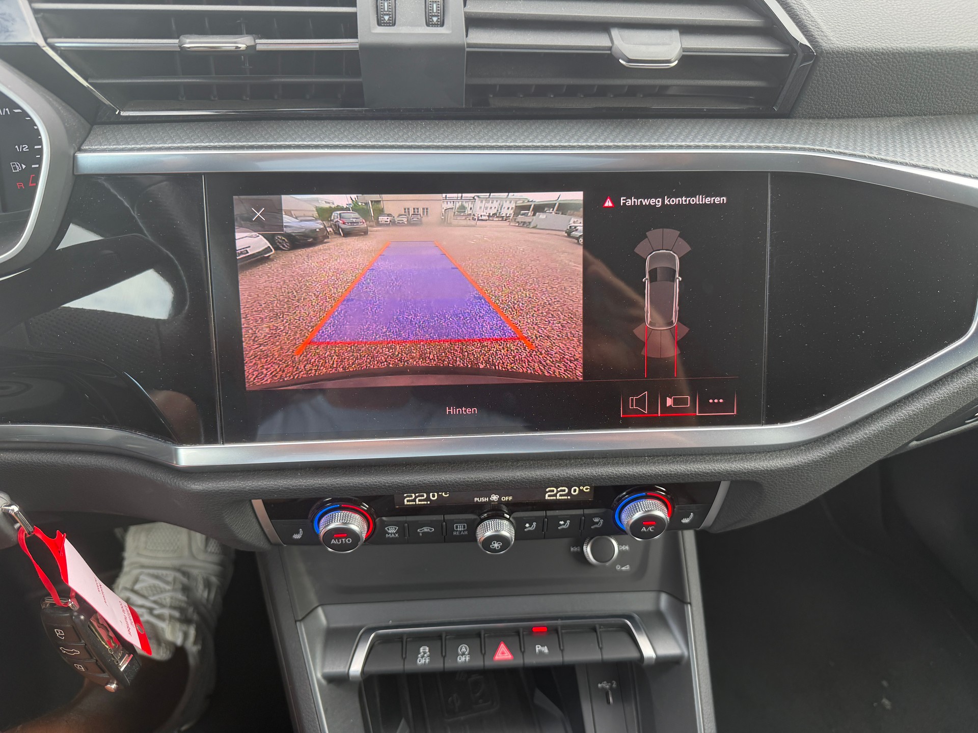 AUDI Q3 40 TFSI S line quattro S-tronic-image-10