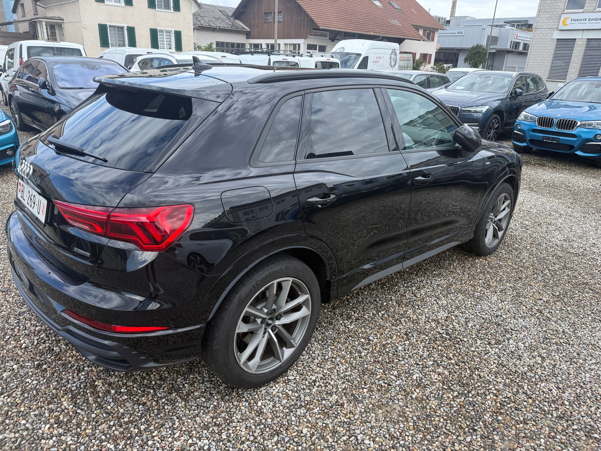 AUDI Q3 40 TFSI S line quattro S-tronic-image-4