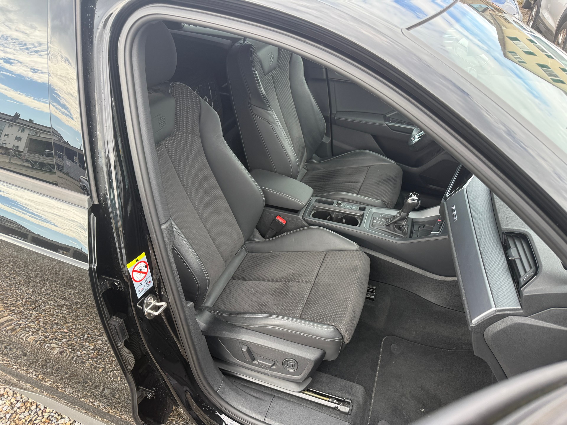 AUDI Q3 40 TFSI S line quattro S-tronic-image-7