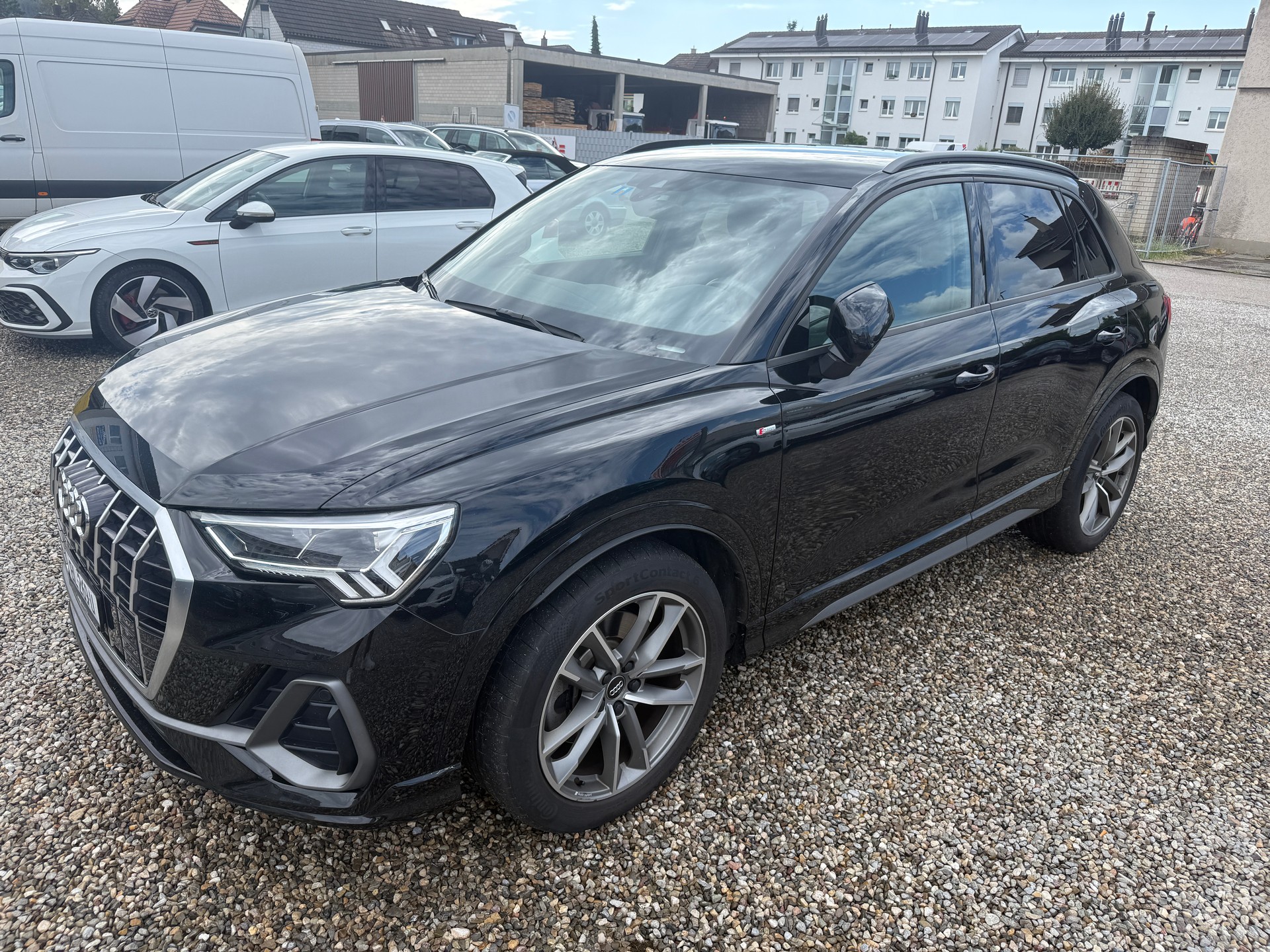 AUDI Q3 40 TFSI S line quattro S-tronic-image-1