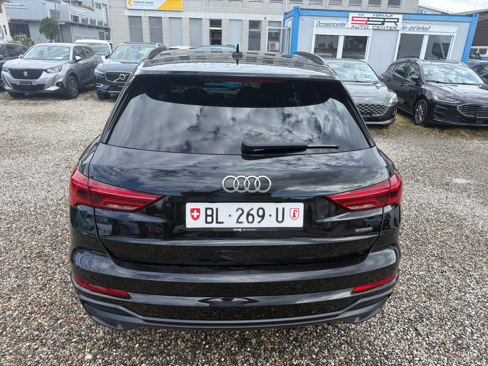 AUDI Q3 40 TFSI S line quattro S-tronic-image-5