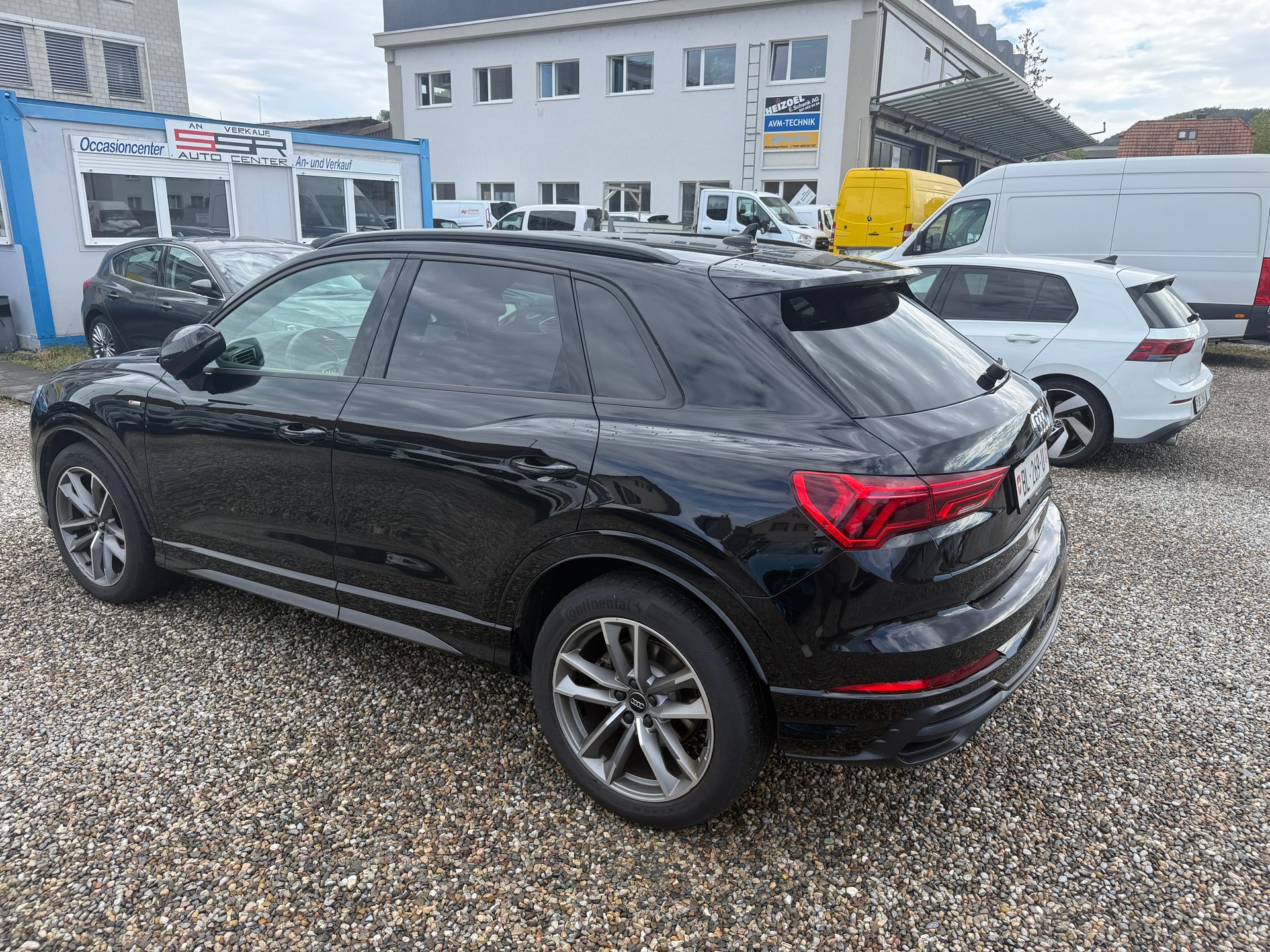 AUDI Q3 40 TFSI S line quattro S-tronic-image-3