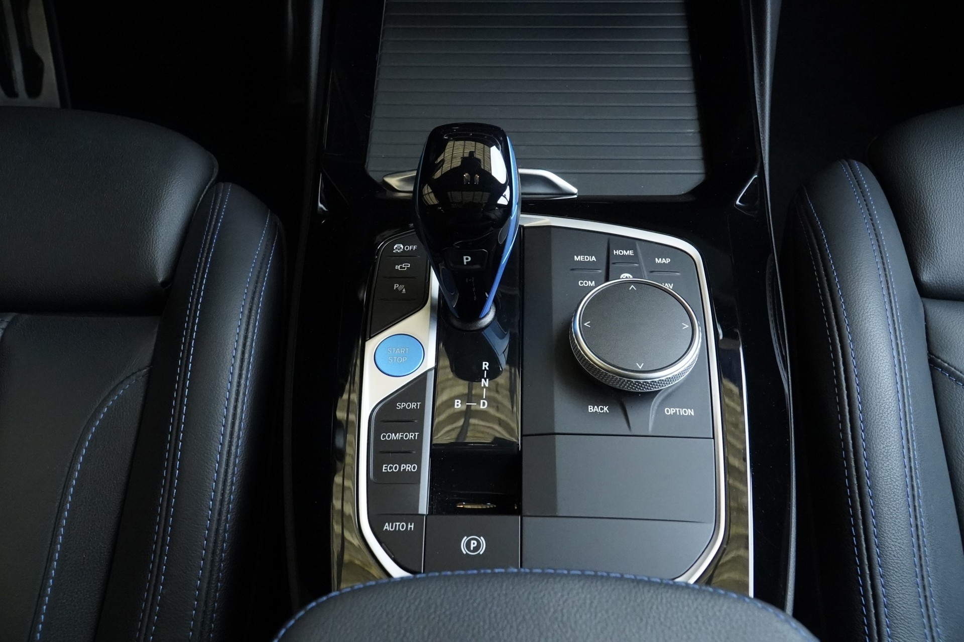 BMW iX3 Inspiring M-Paket *CH Fahrzeug & AHK*-image-10
