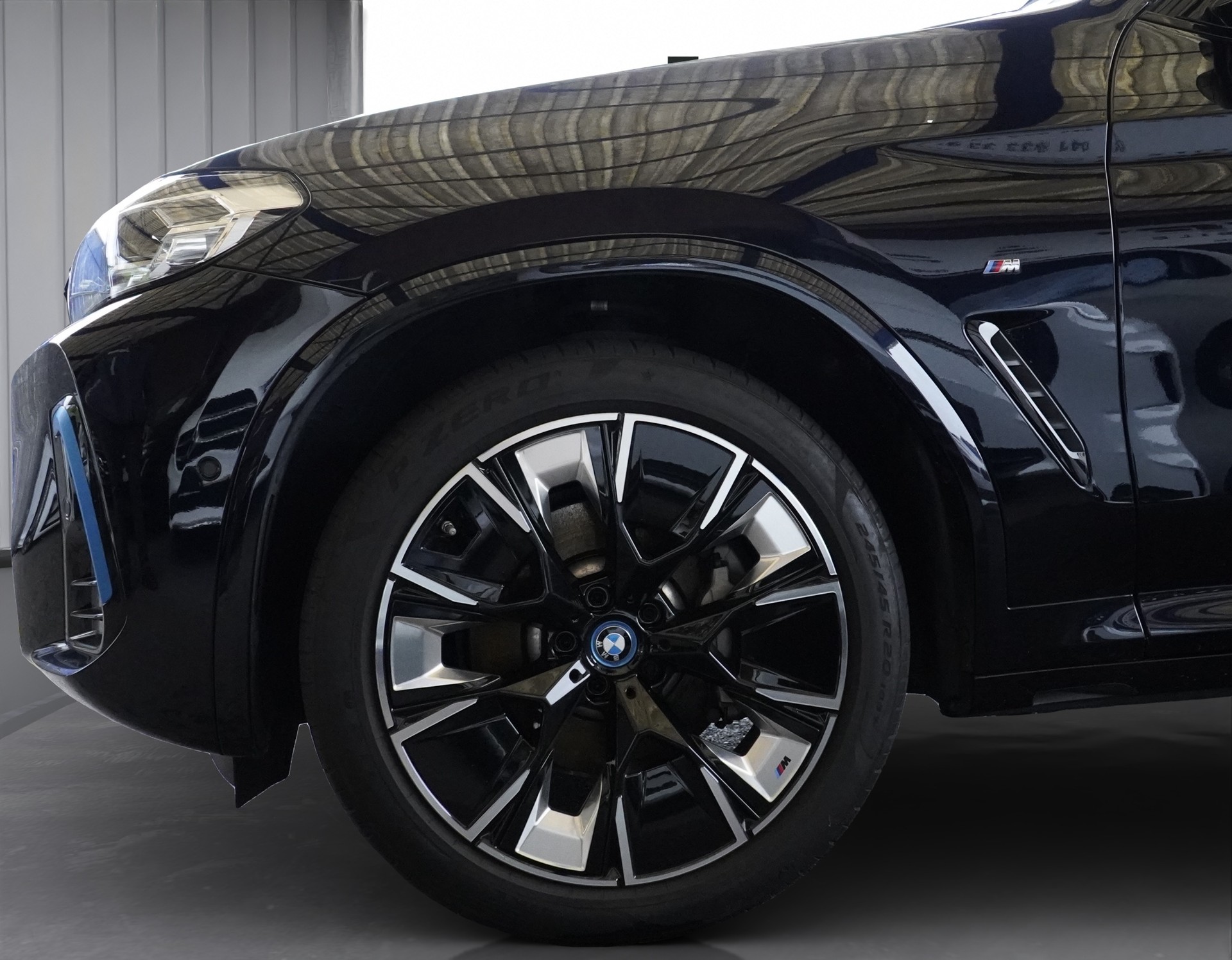 BMW iX3 Inspiring M-Paket *CH Fahrzeug & AHK*-image-7